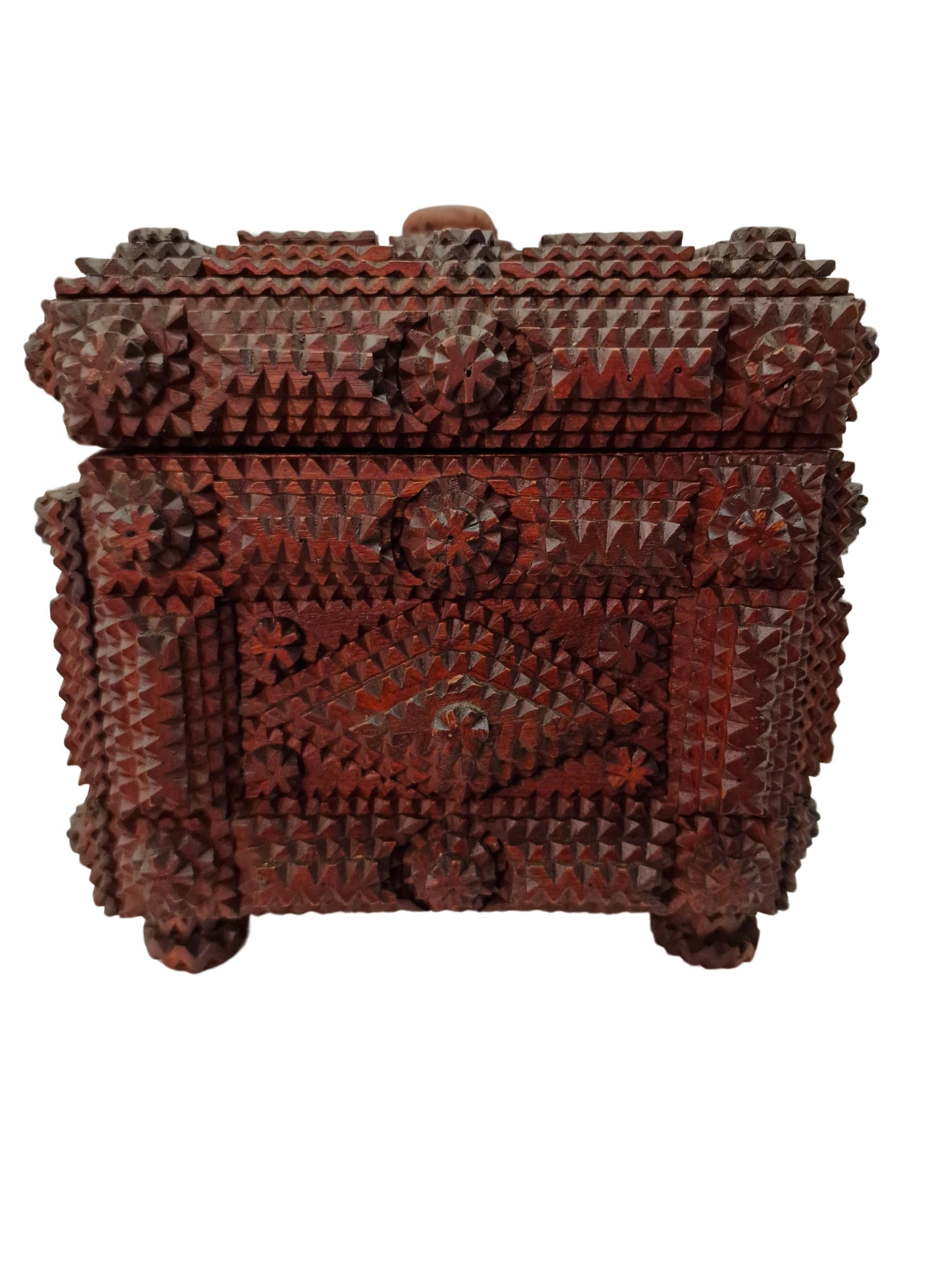 Espectacular caja grande rara de colección, cofre, Tramp Art, arte popular, 1885, Austria Latón en venta