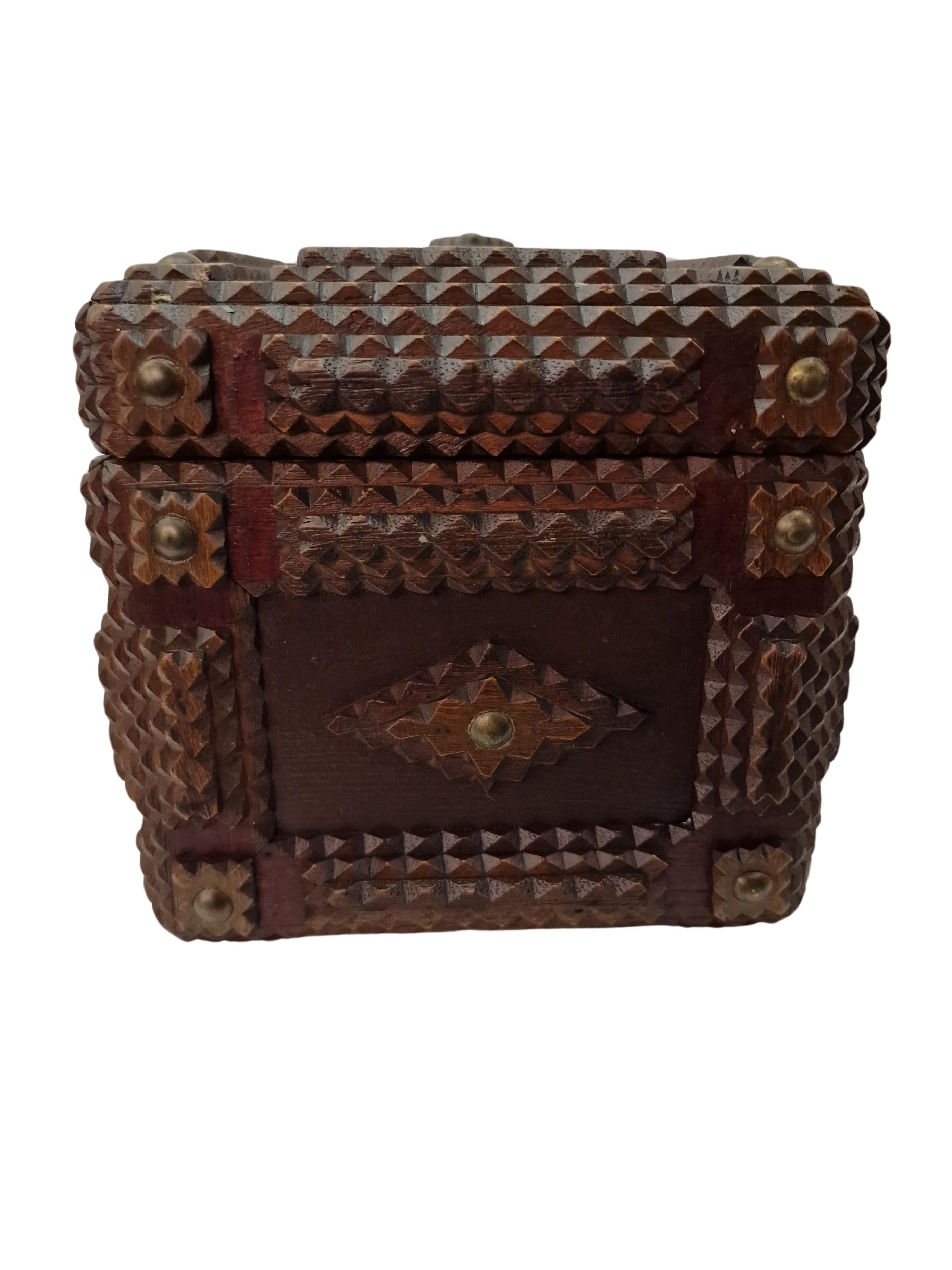 Espectacular caja grande rara de colección, cofre, Tramp Art, arte popular, 1890, Austria Hecho a mano en venta