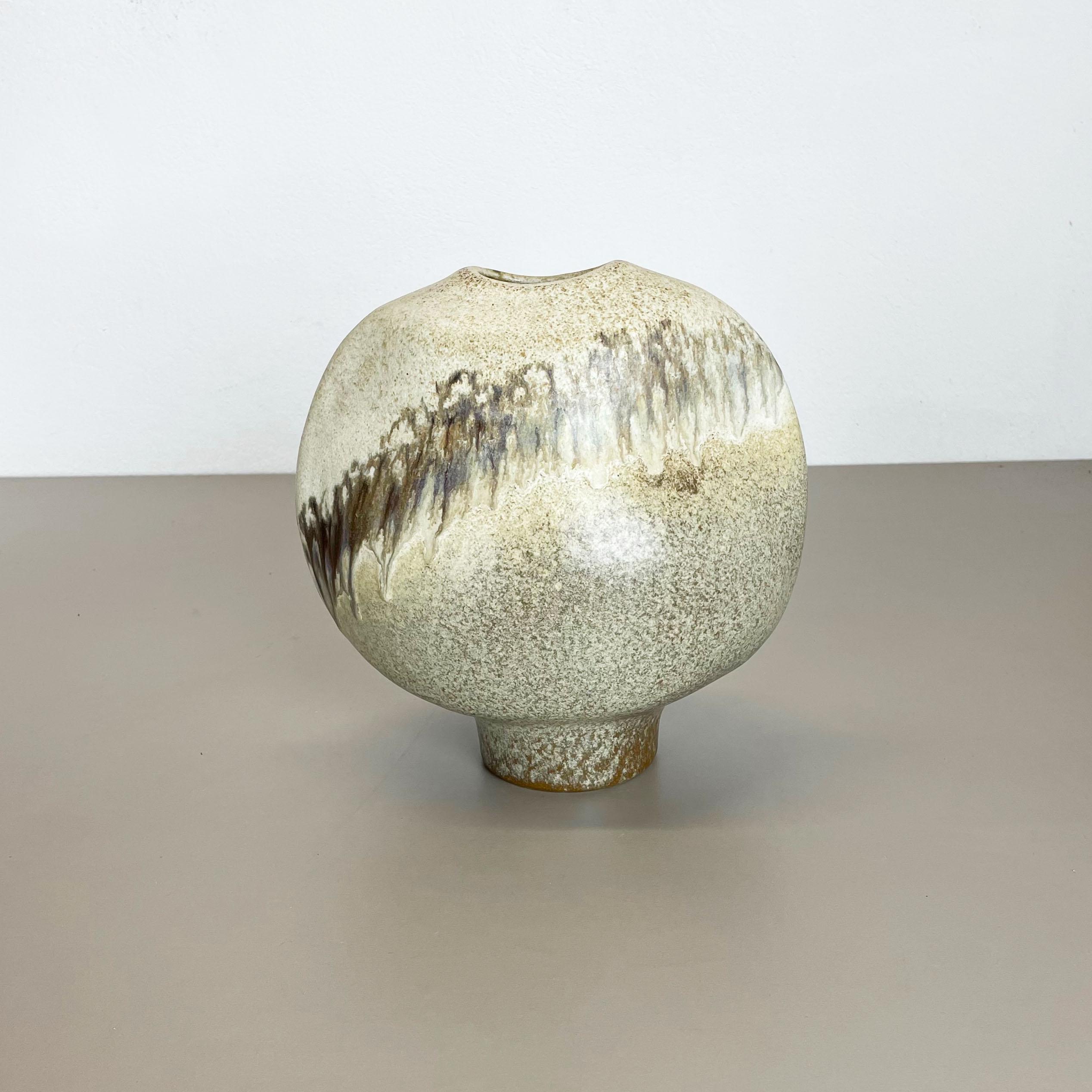 Article:

Ceramic vase object


Design: 

Heiner Balzar


Producer:

Steuler, Germany



Decade:

1970s


This original vintage ceramic object was produced by Steuler in the 1970s in Germany. Its was designed by famous pottery