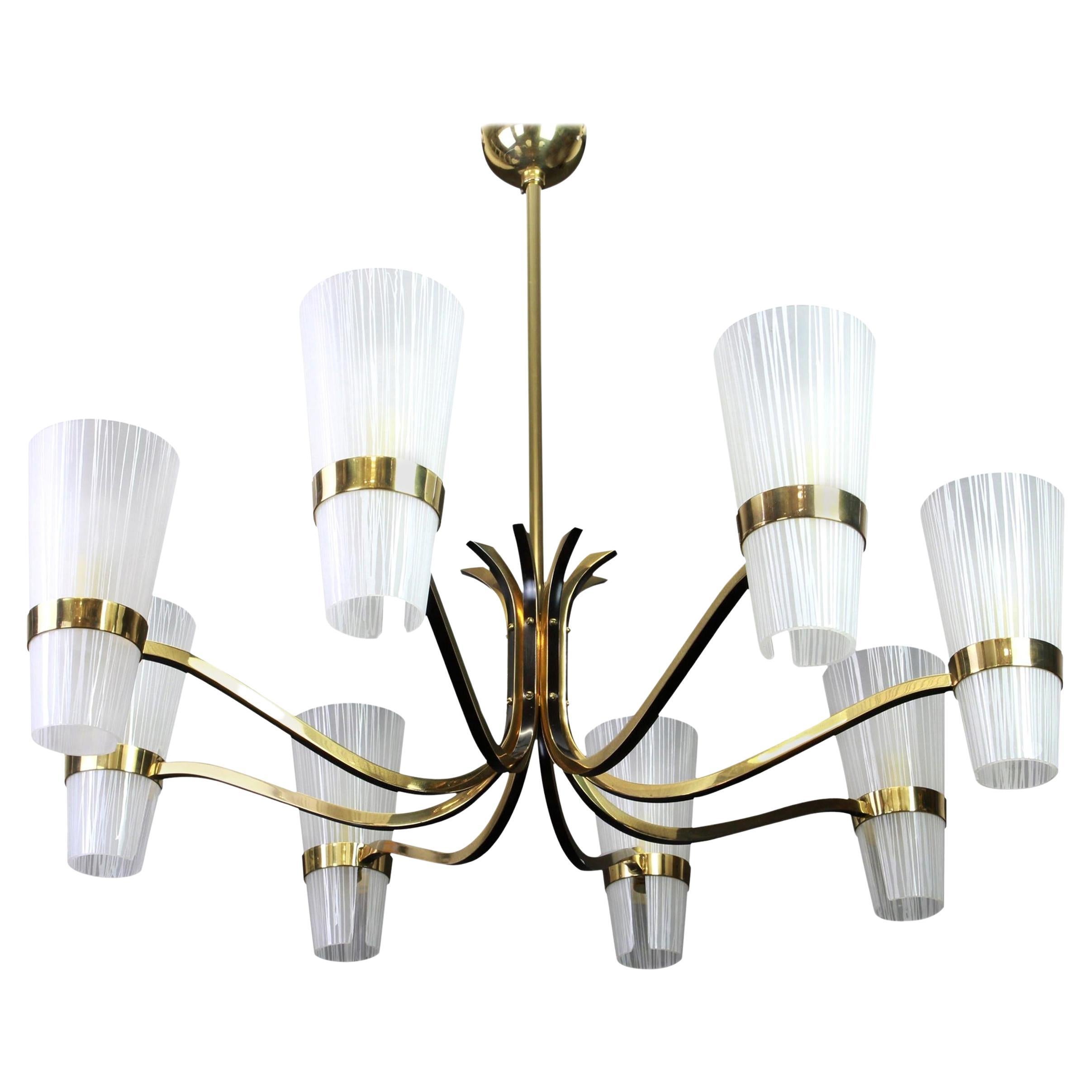 Enorme lampadario in ottone e vetro a raggiera, stile Stilnovo, anni '50