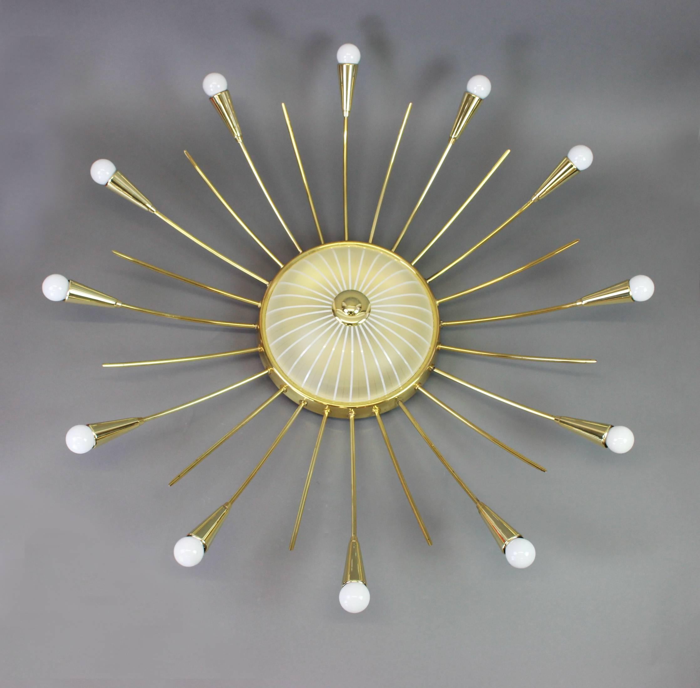 Stunning midcentury sunburst chandelier, in Stilnovo style made in the 1950s.
Very elegant and rare version with illuminated center under a frosted glass dome.

High quality and in very good condition. Cleaned, well-wired and ready to use.

The