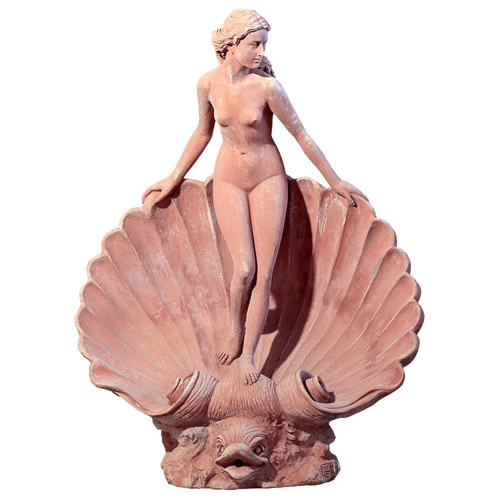 Grande sculpture en terre cuite Impruneta de Toscane, personnifiant Vénus à la coquille. D'une hauteur de 145 cm, cette pièce impressionnante est en bon état. La statue capture magnifiquement l'essence de Vénus, mettant en valeur l'élégance et la