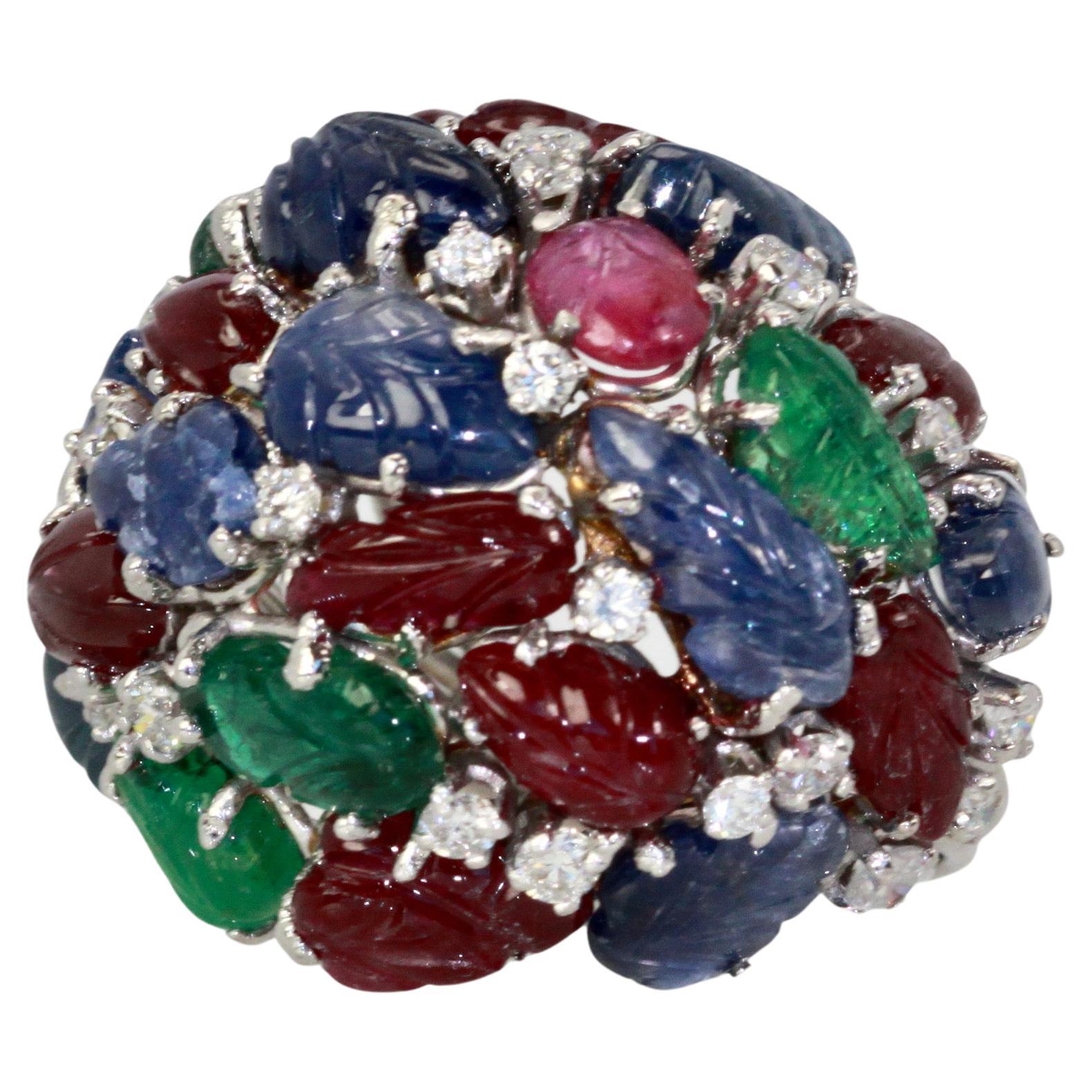 Enorme anello Tutti Frutti 18K, smeraldi, rubini, zaffiri e diamanti in vendita