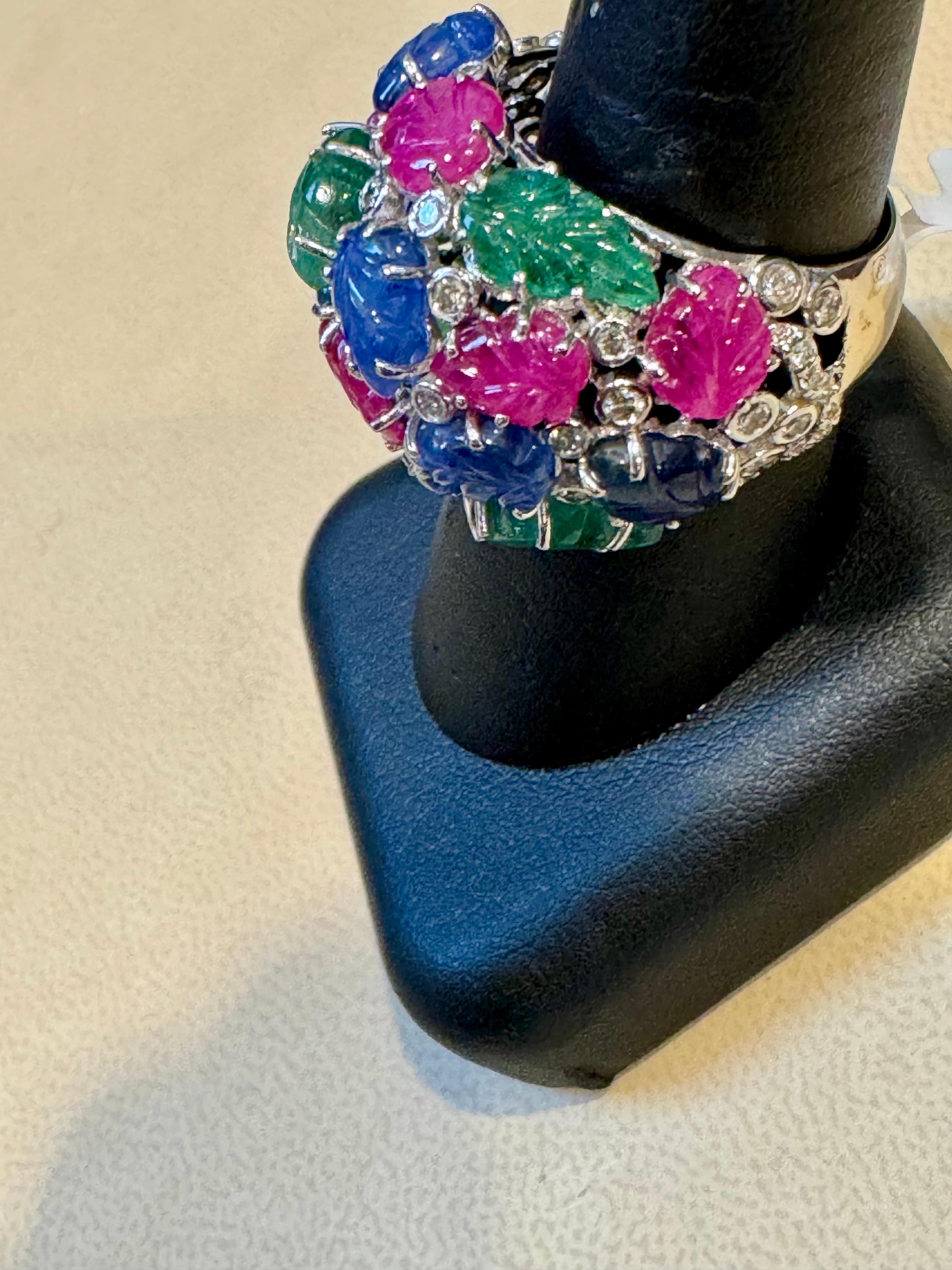 Großer Tutti Frutti 18K Ring, natürliche Smaragde, Rubine, Saphire  Diamanten Größe 9 im Angebot 8