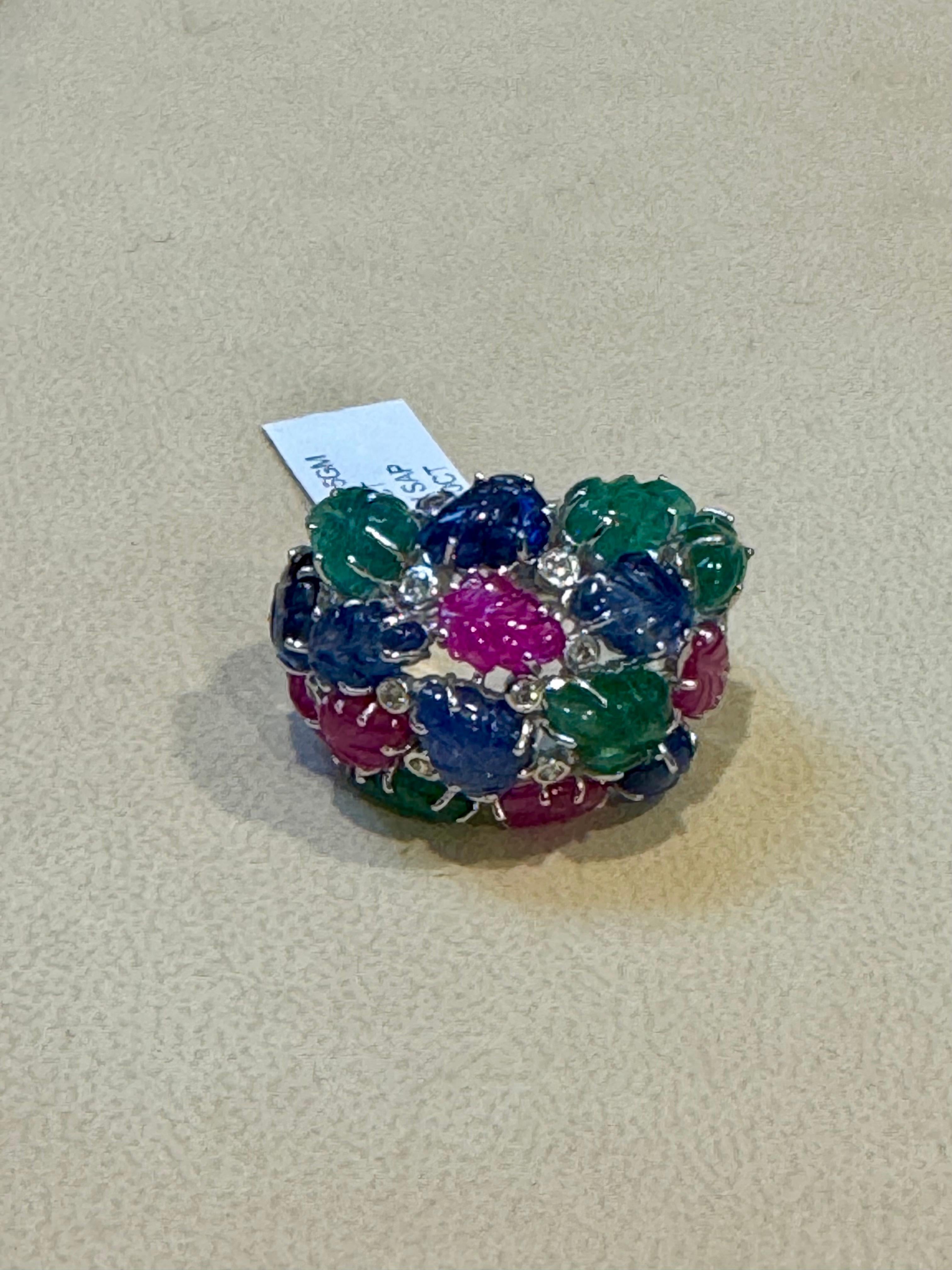 Großer Tutti Frutti 18K Ring, natürliche Smaragde, Rubine, Saphire  Diamanten Größe 9 im Angebot 2