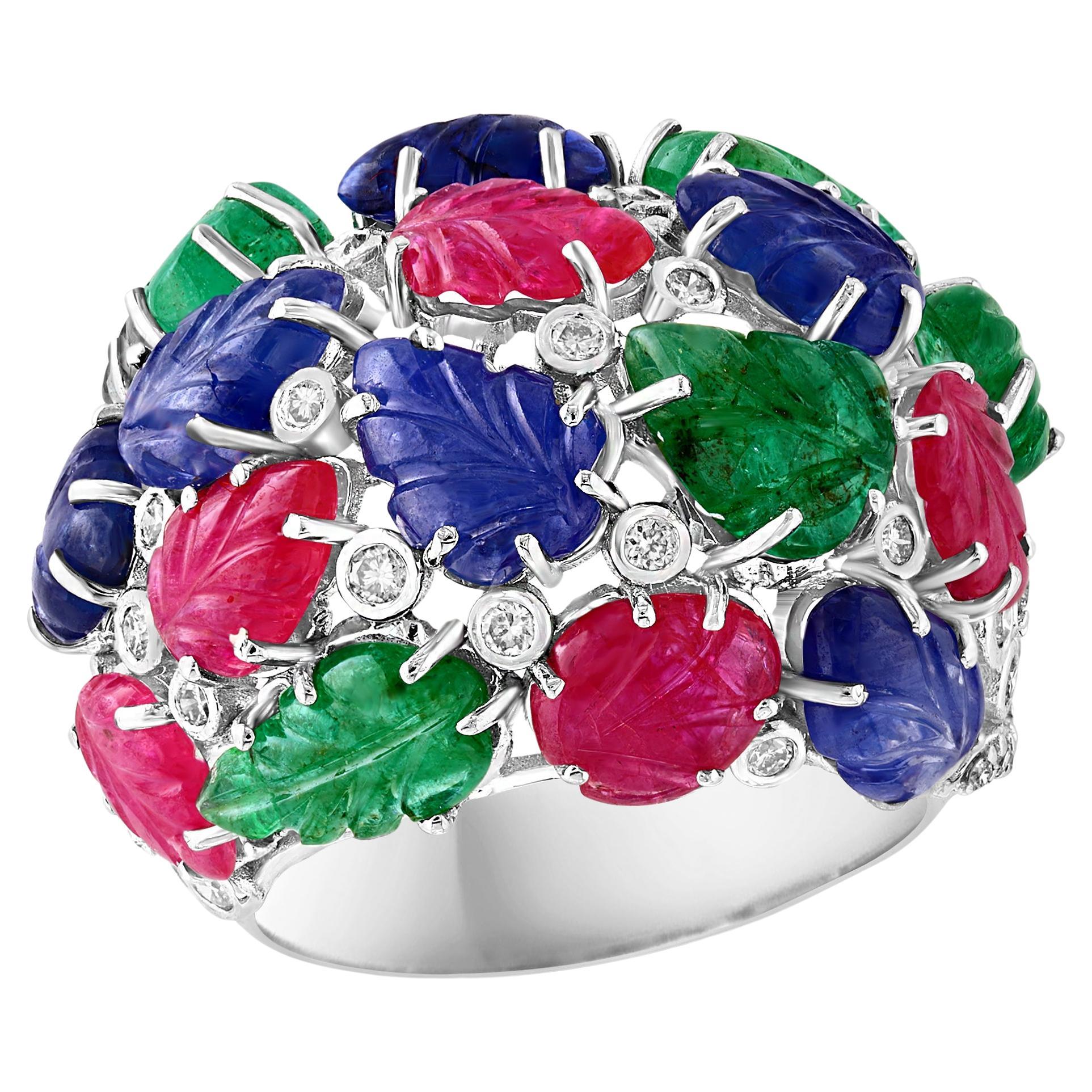 Grande bague Tutti Frutti 18 carats, émeraudes naturelles, rubis, saphirs  Diamants taille 9 en vente