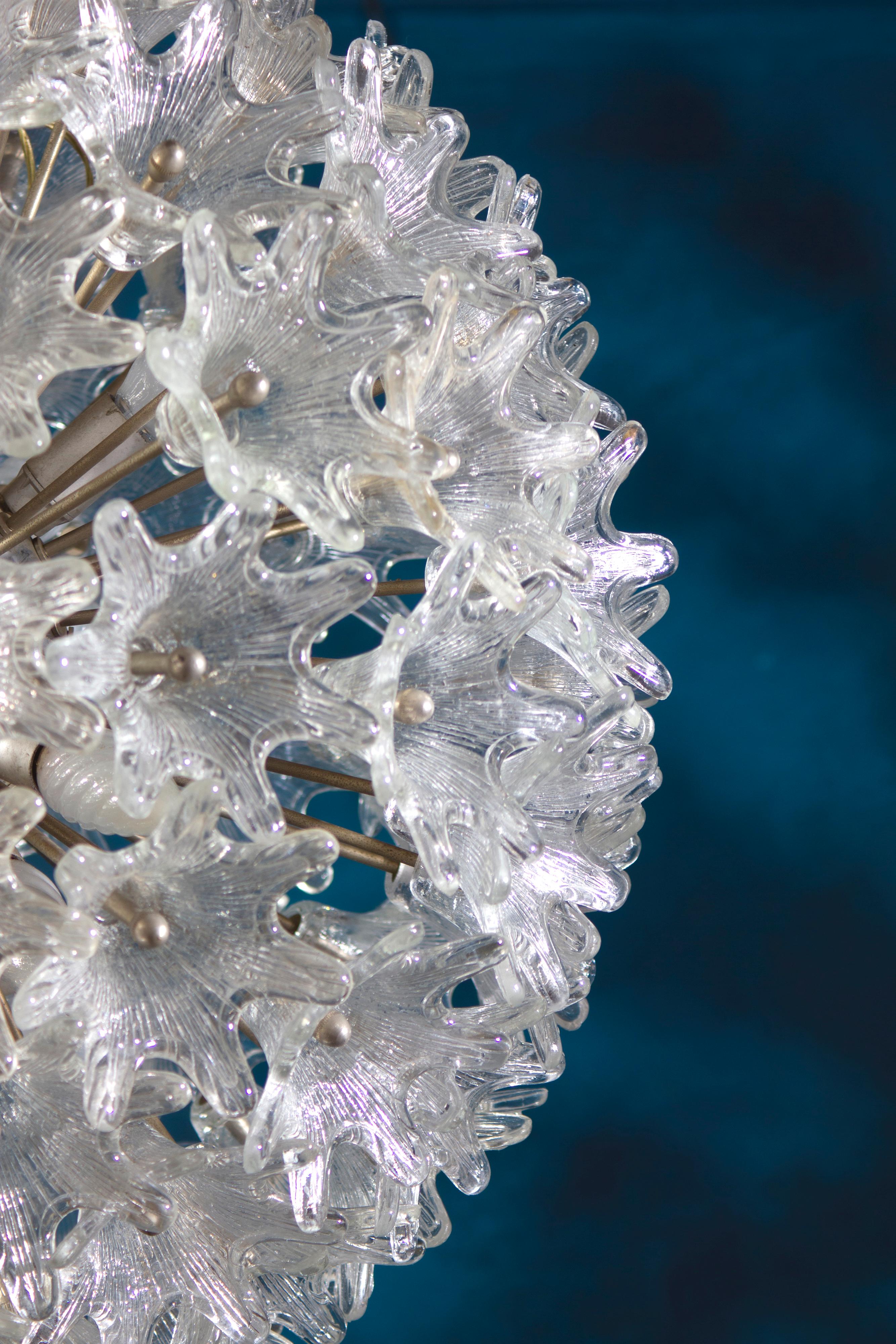 Milieu du XXe siècle Énorme lustre spoutnik à fleurs en verre de Murano, Italie, années 1960 en vente