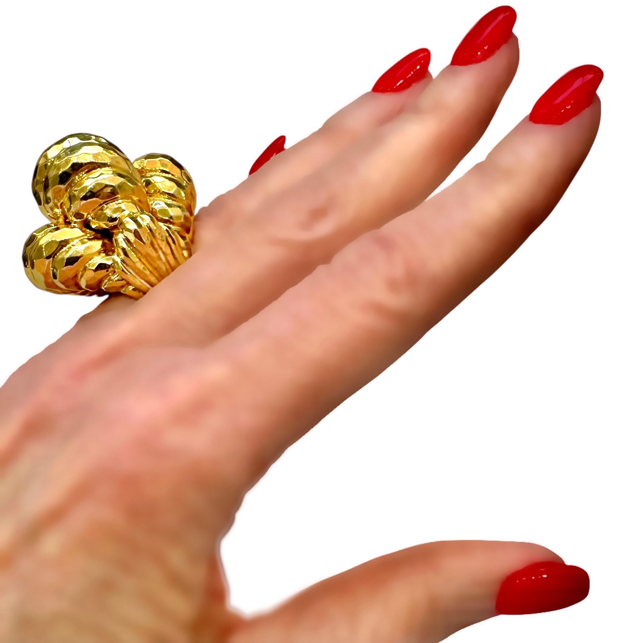 Huge Vintage 18K Yellow Gold Henry Dunay Hammered Dome Ring 1 3/8 Inches Long en vente 6