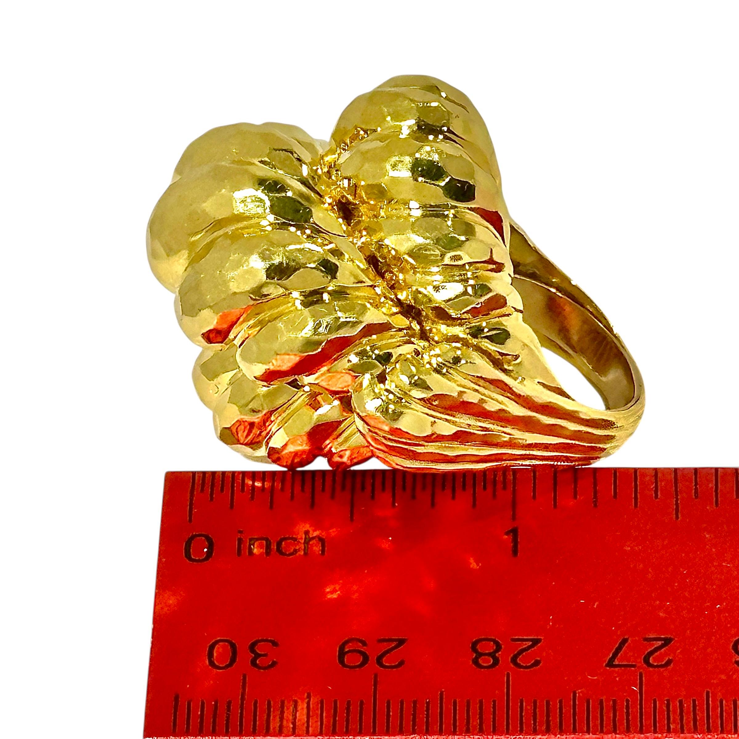 Huge Vintage 18K Yellow Gold Henry Dunay Hammered Dome Ring 1 3/8 Inches Long en vente 2