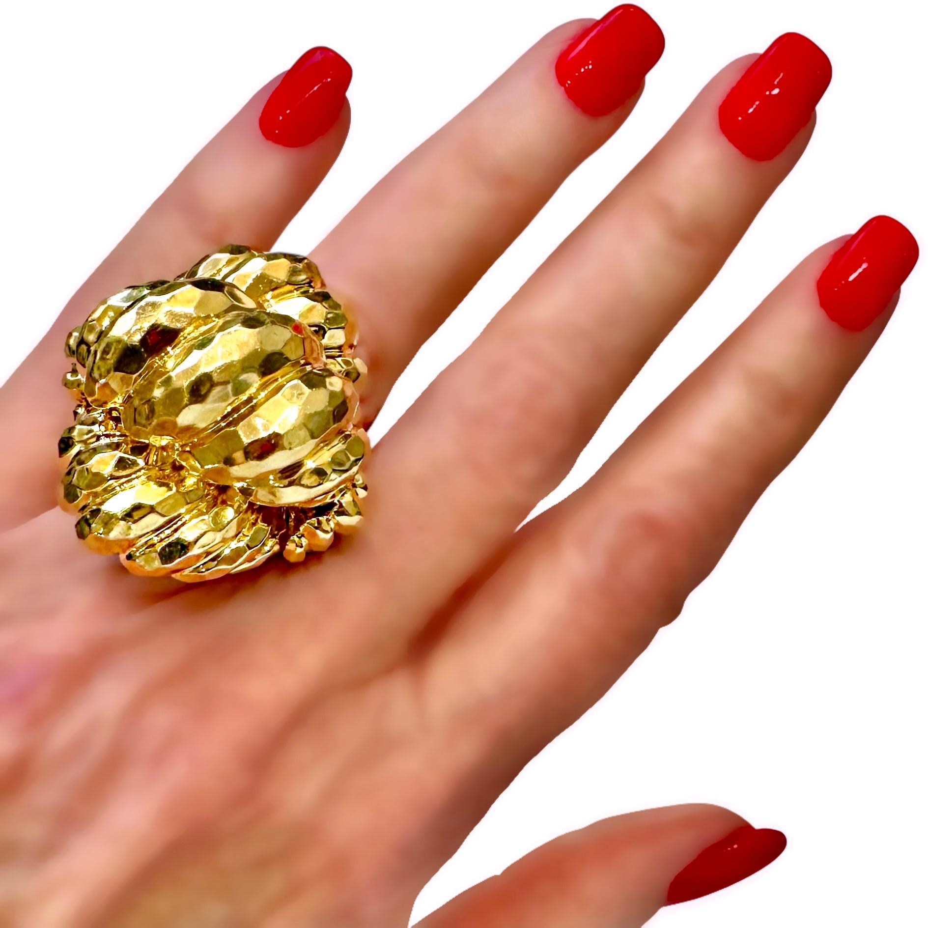 Huge Vintage 18K Yellow Gold Henry Dunay Hammered Dome Ring 1 3/8 Inches Long en vente 4