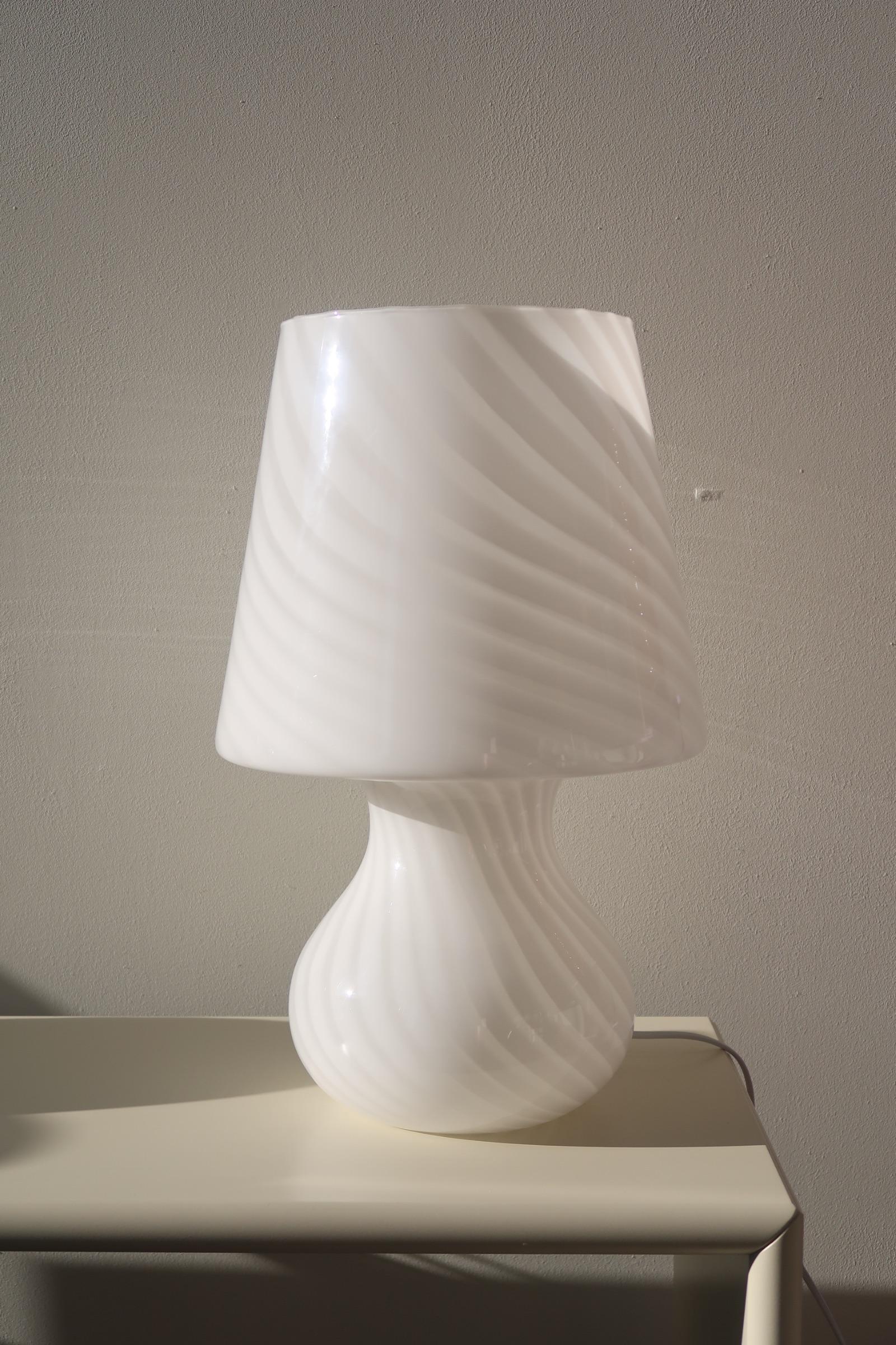 Huge Vintage 1970s Murano Swirl Mushroom Table or Floor Lamp White Blown Glass In Good Condition In København, DK