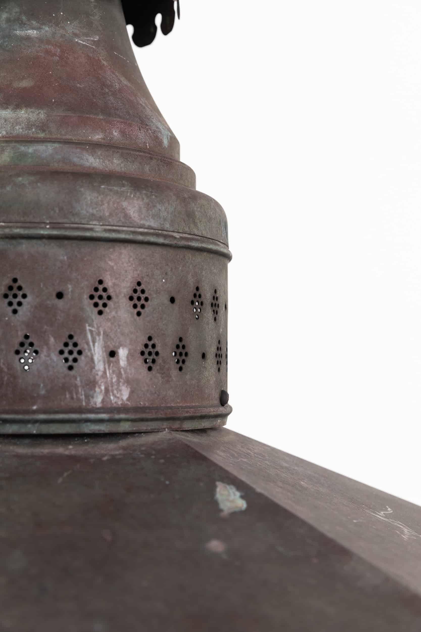 Industriel Énorme lanterne de hall vintage du 20e siècle en cuivre vert-de-gris en vente