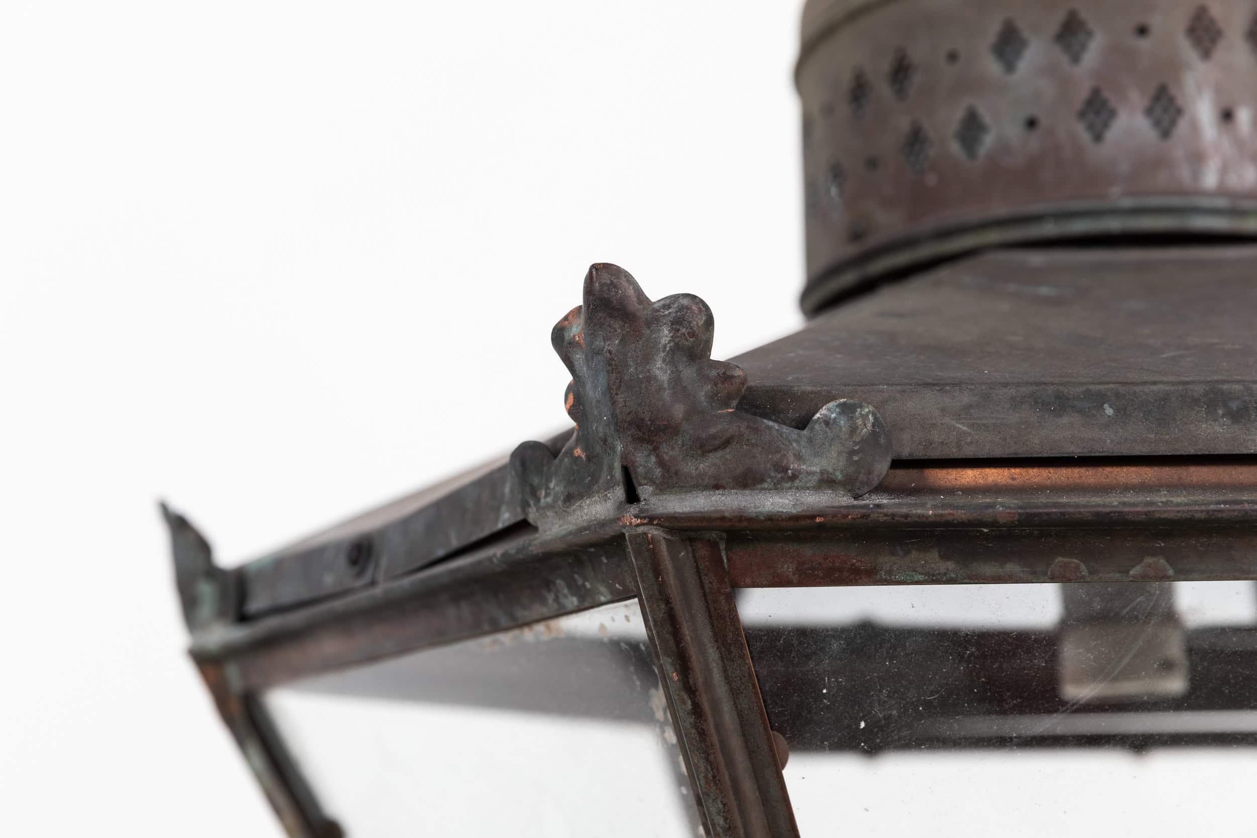 Anglais Énorme lanterne de hall vintage du 20e siècle en cuivre vert-de-gris en vente