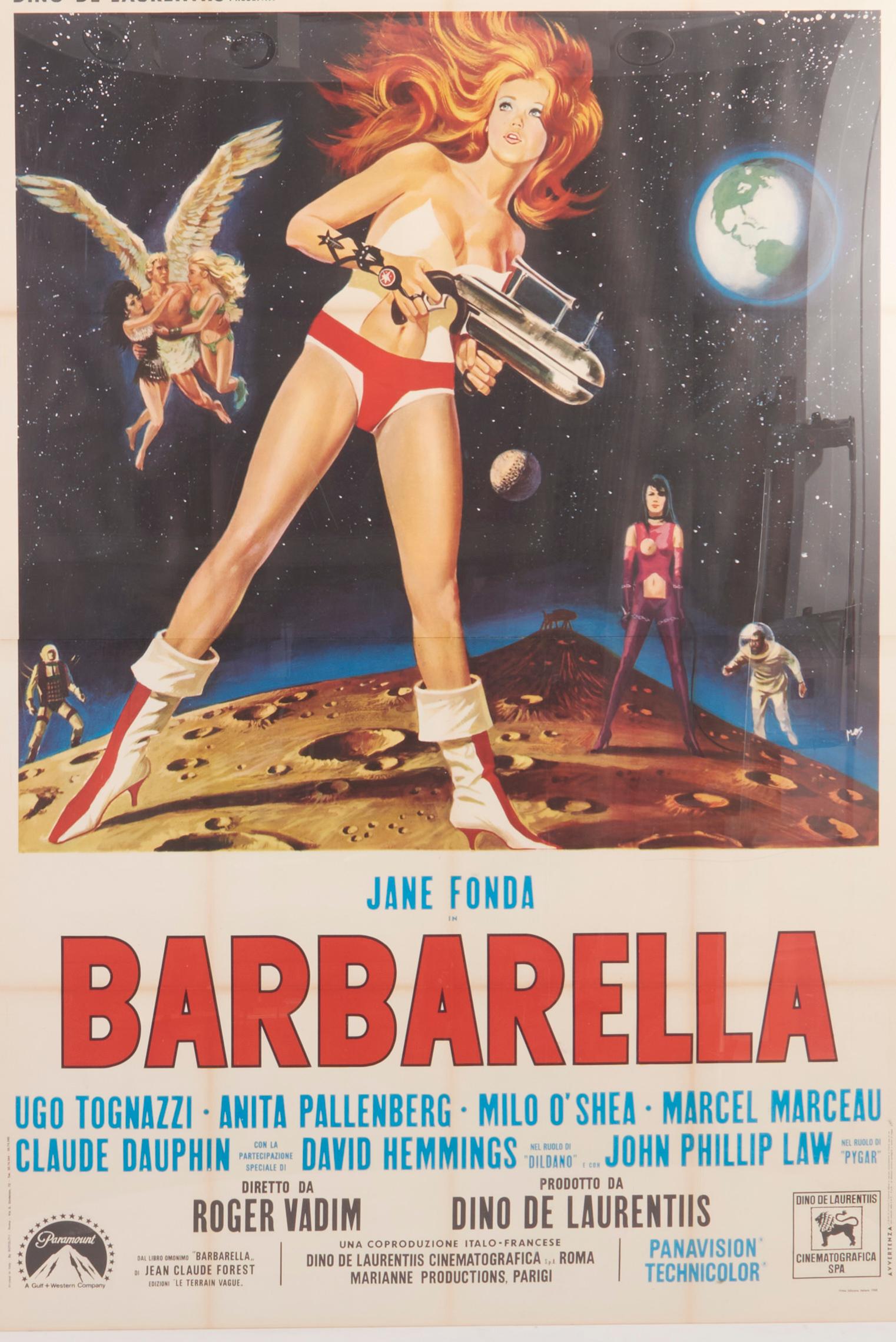 Riesiges Vintage Barbarella Filmplakat in weißem Rahmen.