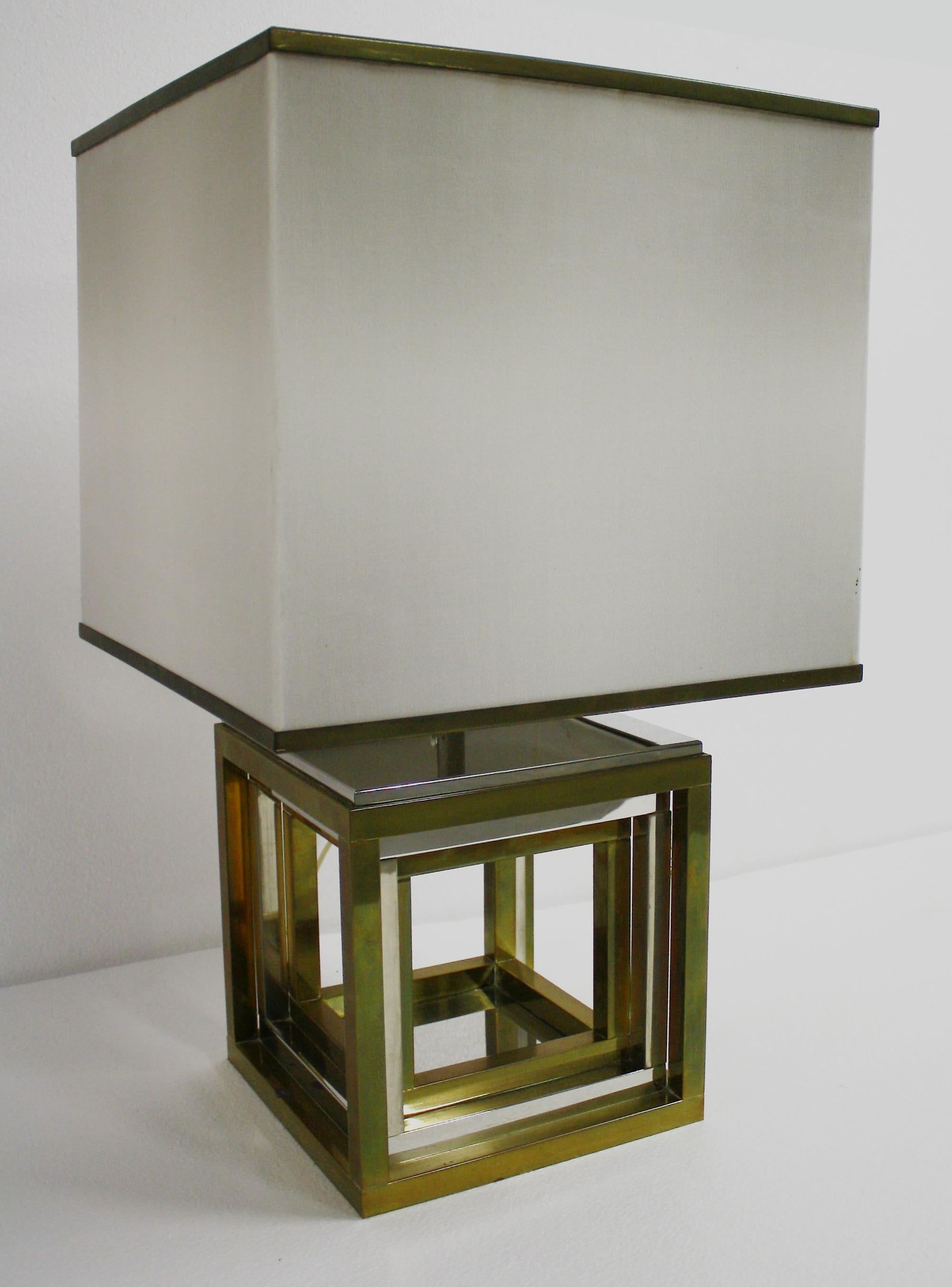 Impressive geometric design table lamp signed by Romeo Rega.

This cubist lamp has a mirrored plate on top and inside the lamp to create a lovely effect.

The lamp is made of patinated brass and chrome and signed at the bottom by the