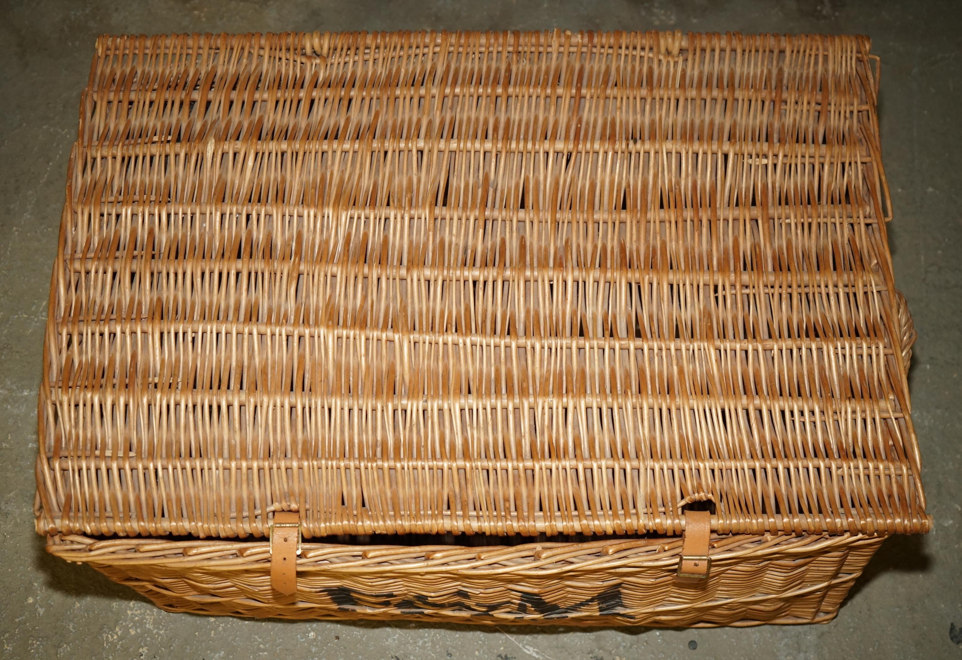 Country ENORME CESTINO IN VETRINA DI FORTNUM & Mason DEL PRIMO SECOLO 93X63cm CESTINO PER LA LOG STORAGE in vendita