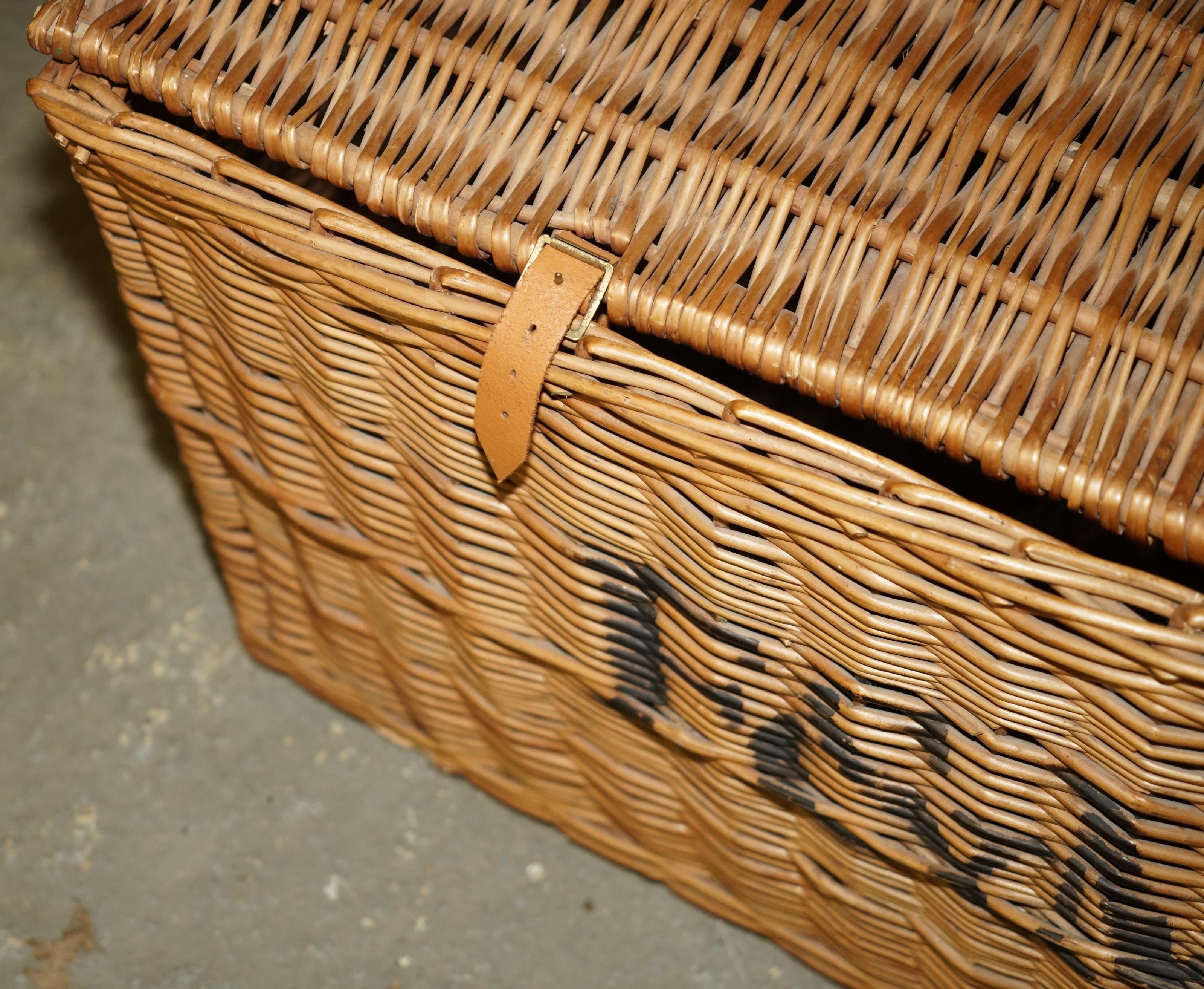 Inglese ENORME CESTINO IN VETRINA DI FORTNUM & Mason DEL PRIMO SECOLO 93X63cm CESTINO PER LA LOG STORAGE in vendita