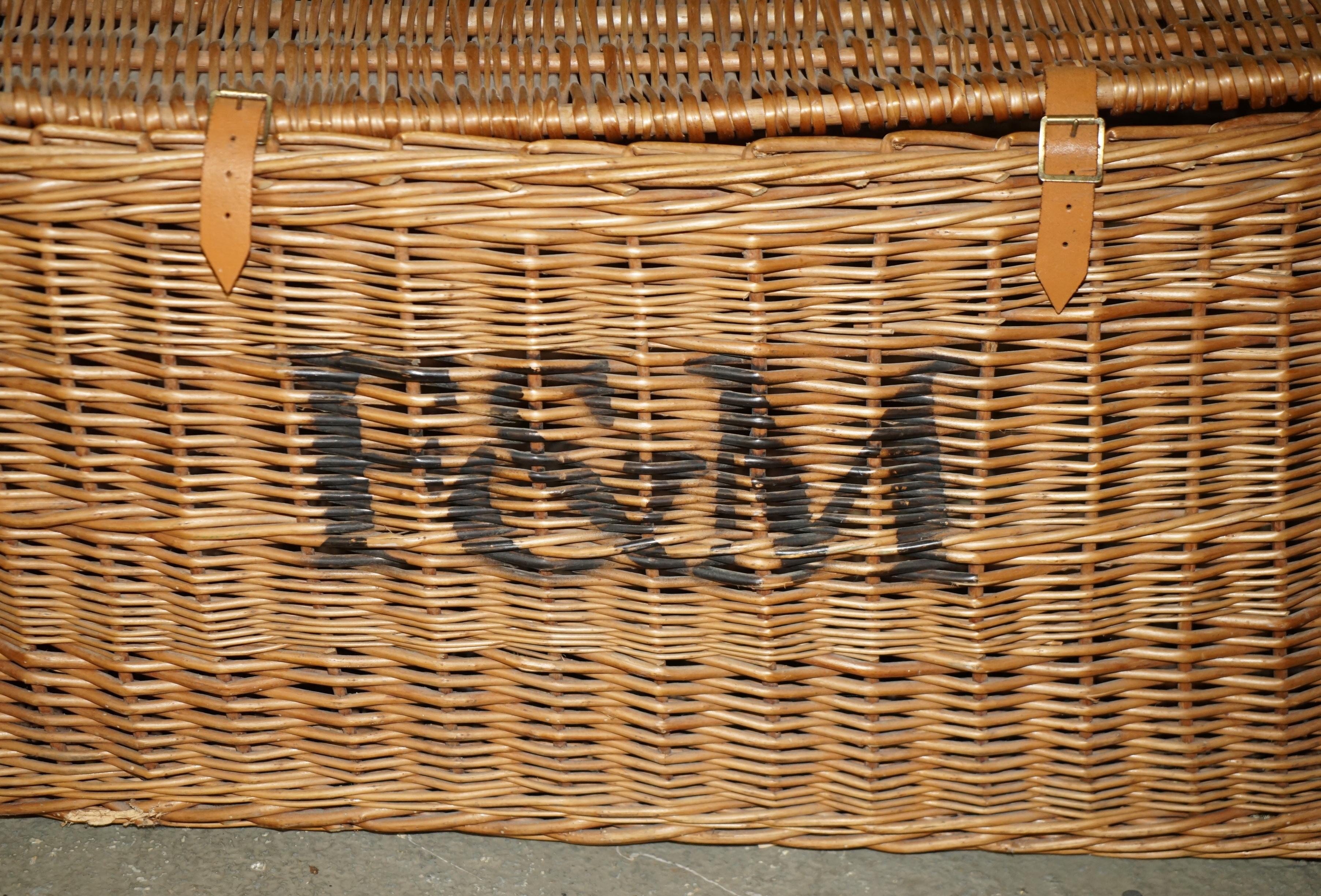 Fatto a mano ENORME CESTINO IN VETRINA DI FORTNUM & Mason DEL PRIMO SECOLO 93X63cm CESTINO PER LA LOG STORAGE in vendita