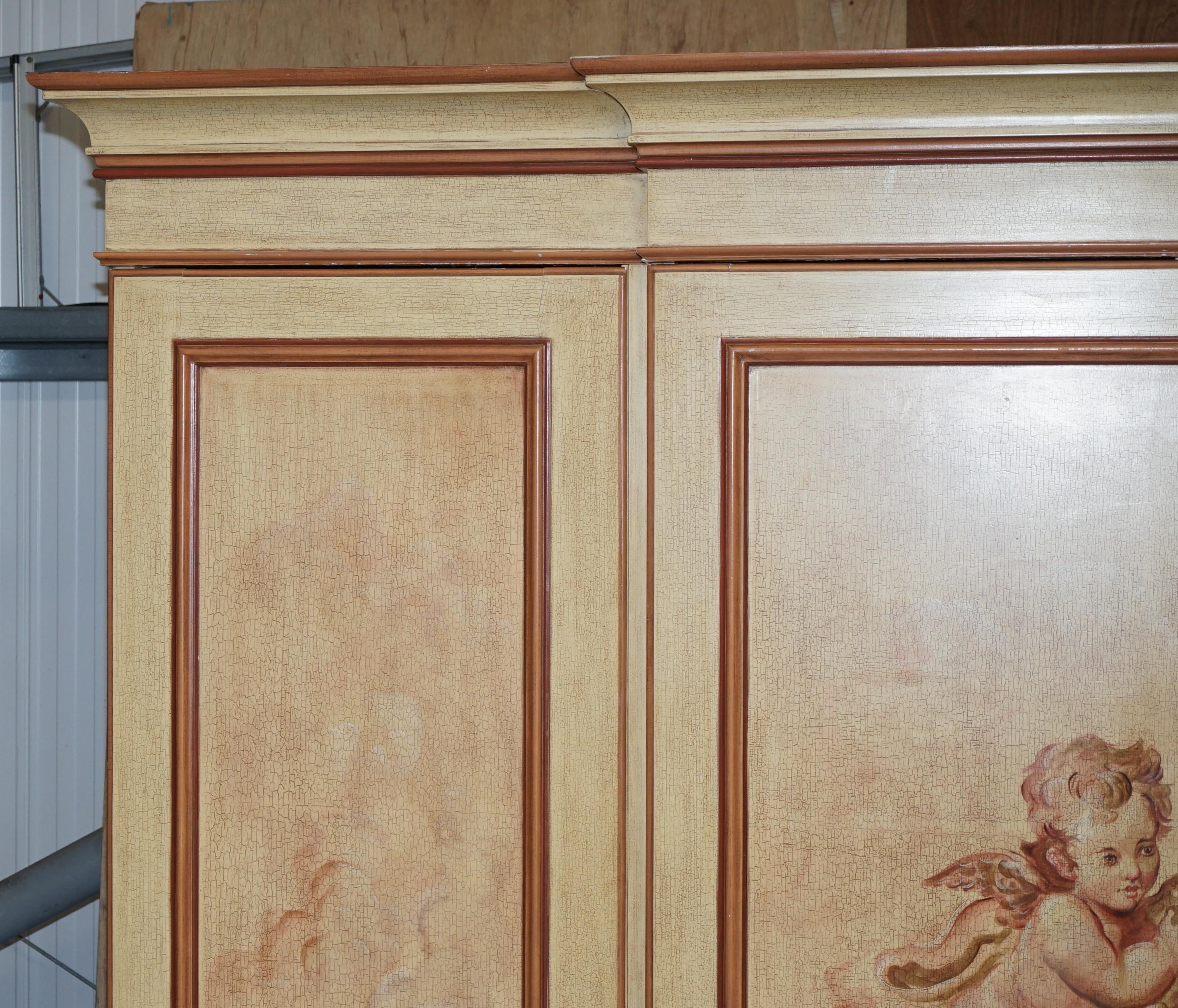 Grande armoire française ancienne peinte et entièrement démontable en vente 5