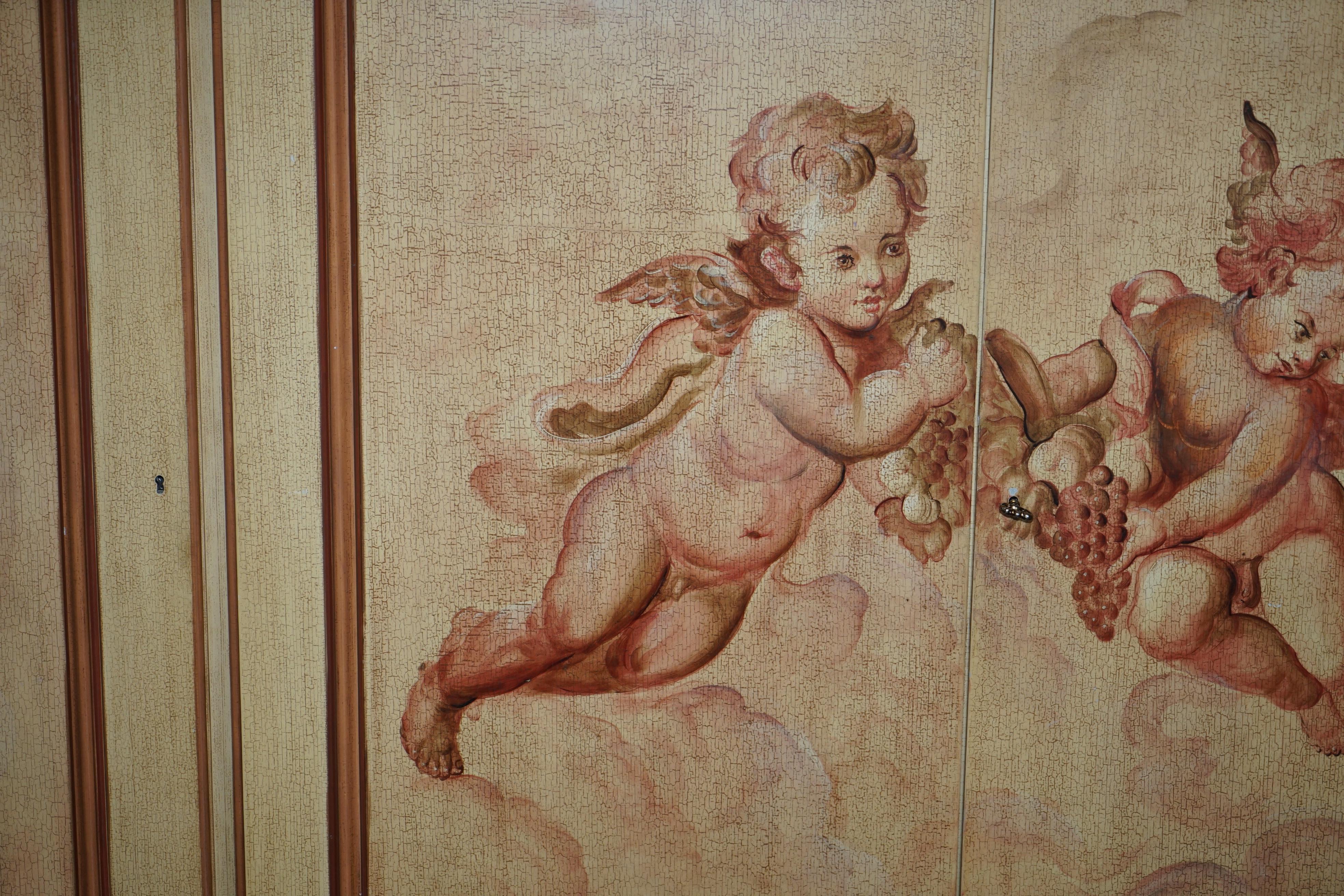 Peint Grande armoire française ancienne peinte et entièrement démontable en vente