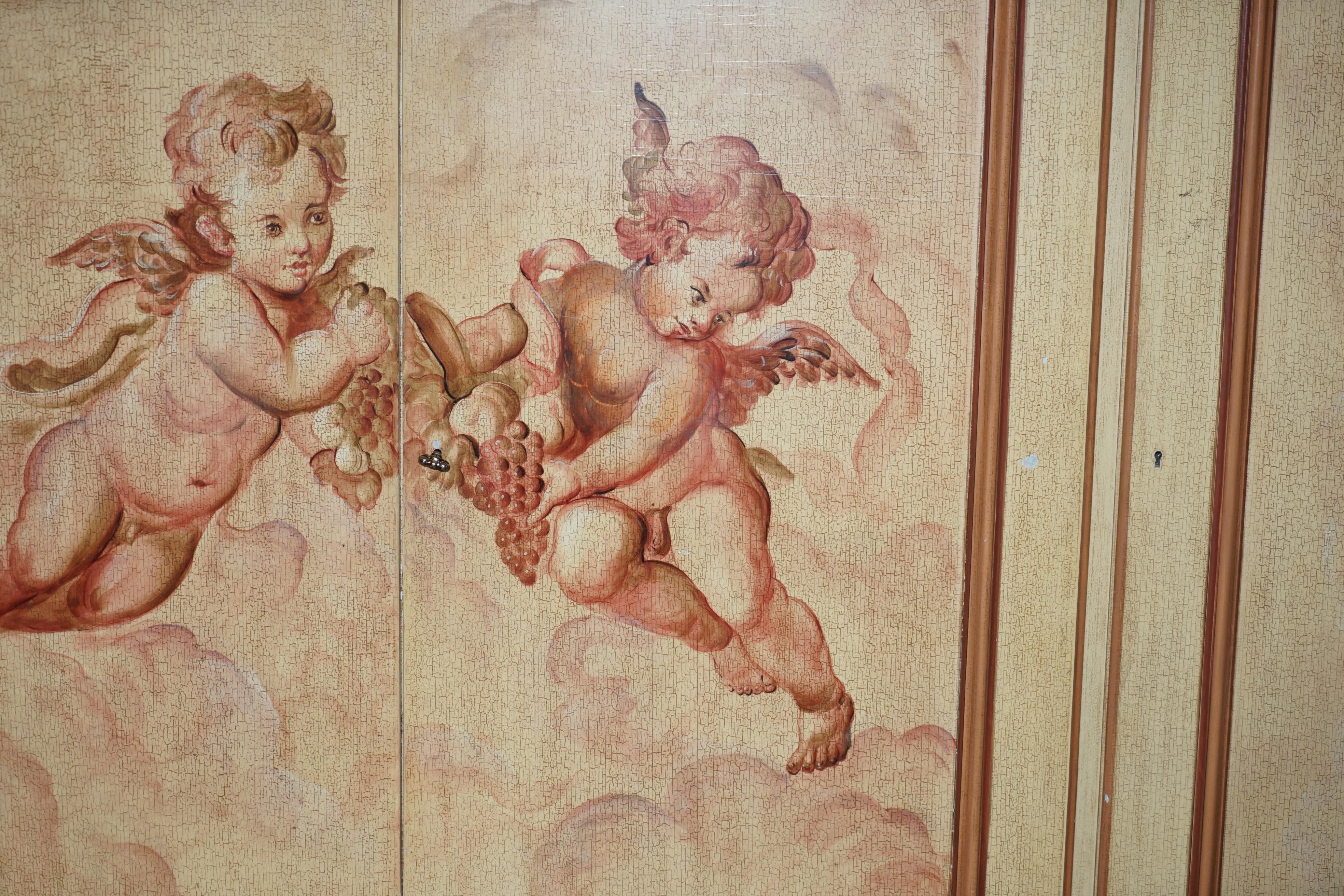Chêne Grande armoire française ancienne peinte et entièrement démontable en vente