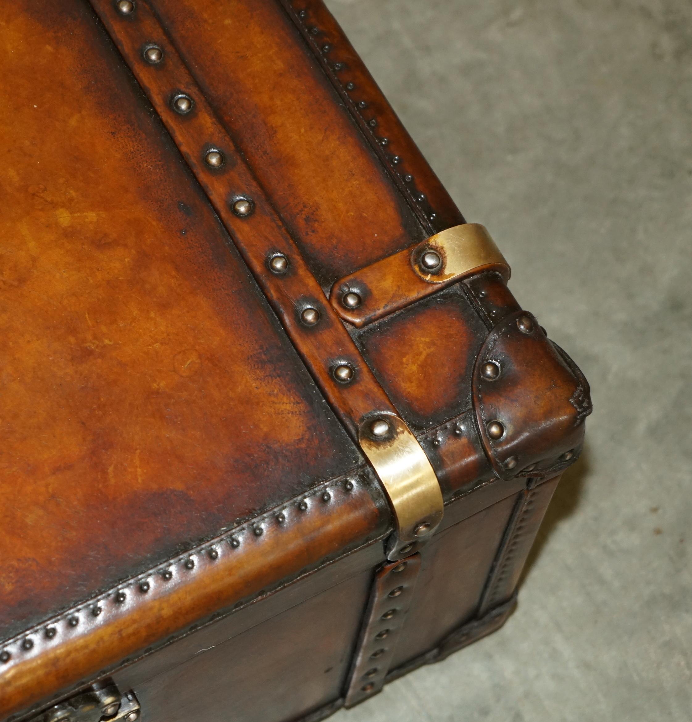 HUGE ViNTAGE FULLY RESTORED BROWN LEATHER STORAGE TRUNK COFFEE COCKTAIL TABLE For Sale 4