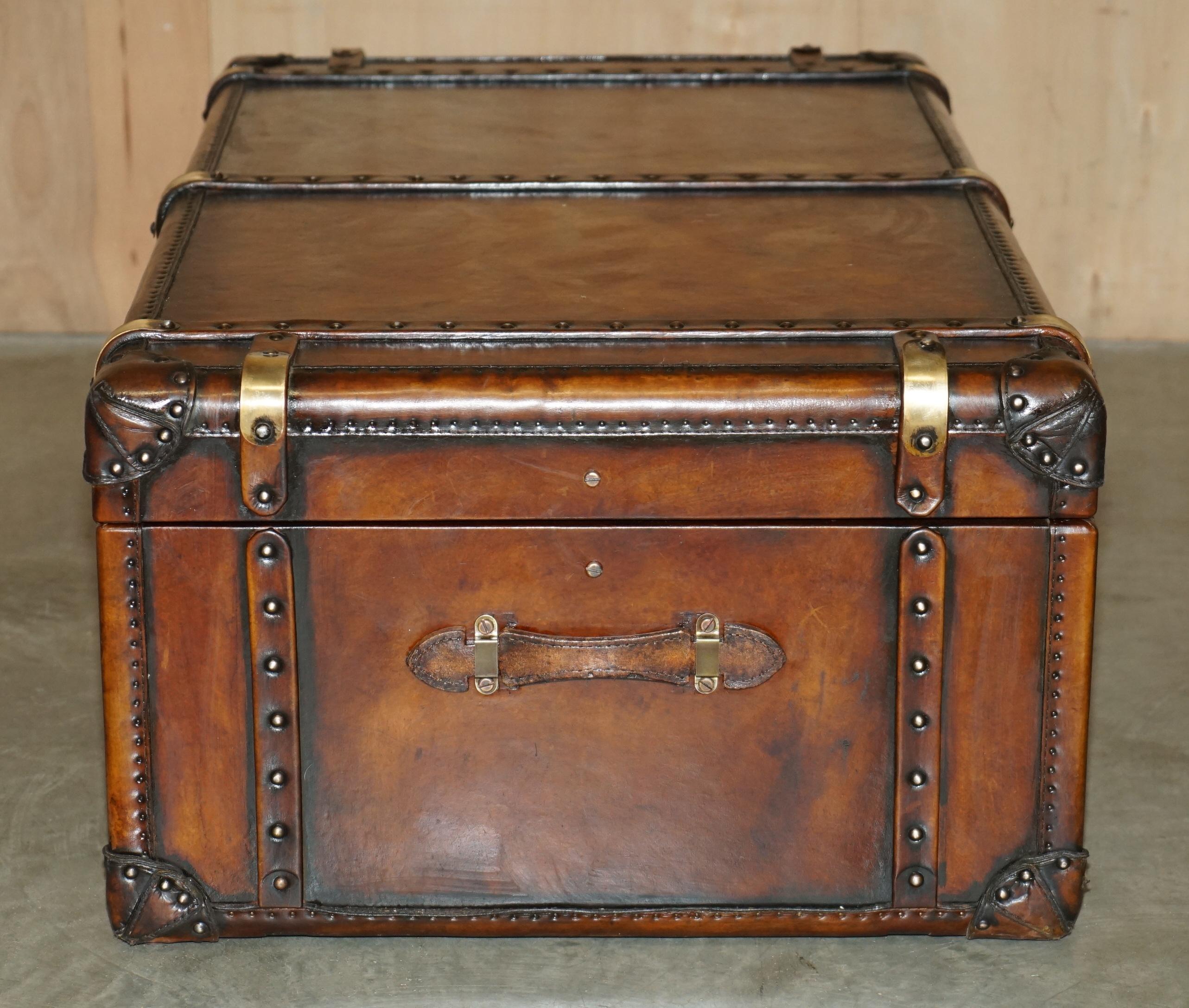 HUGE ViNTAGE FULLY RESTORED BROWN LEATHER STORAGE TRUNK COFFEE COCKTAIL TABLE For Sale 7