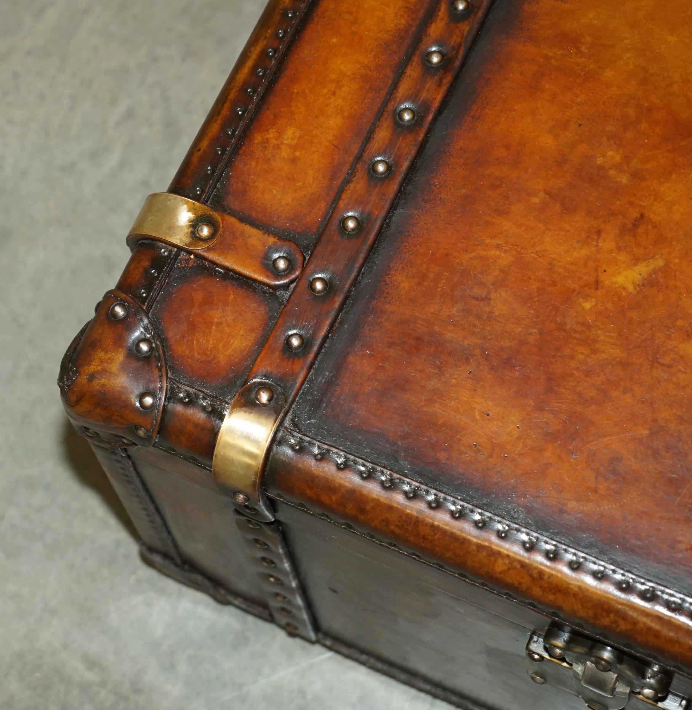 HUGE ViNTAGE FULLY RESTORED BROWN LEATHER STORAGE TRUNK COFFEE COCKTAIL TABLE For Sale 3