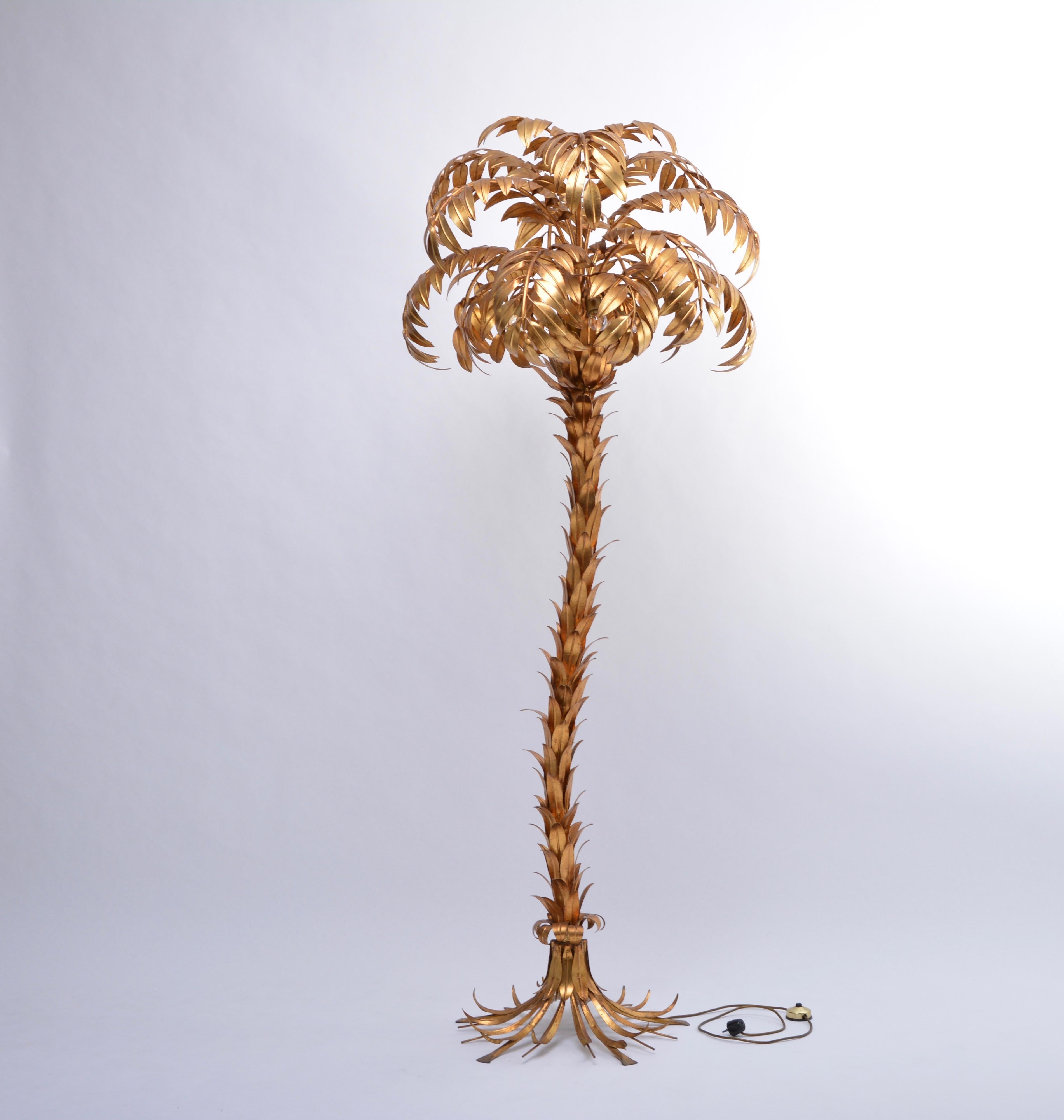 Huge golden Hollywood Regency palm tree floor lamp by Hans Kögl

Huge golden floor lamp in shape of a palm. Italian design of the 1980s - sold in Germany by Hans Kögl. Handcrafted construction of steel covered with gold leaf metal, equipped with