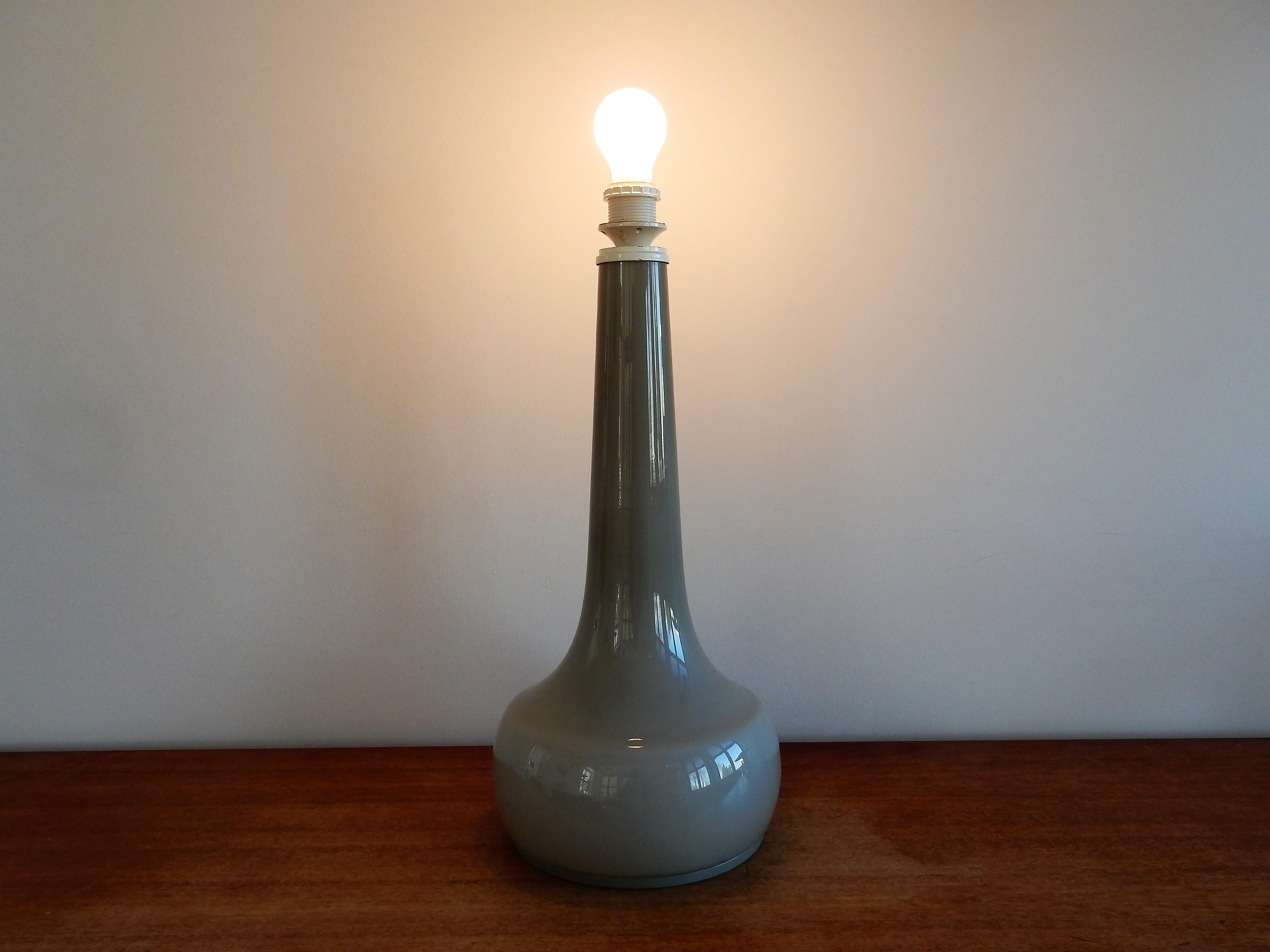 Mid-Century Modern Grande lampe de bureau vintage en verre gris, années 1960 en vente