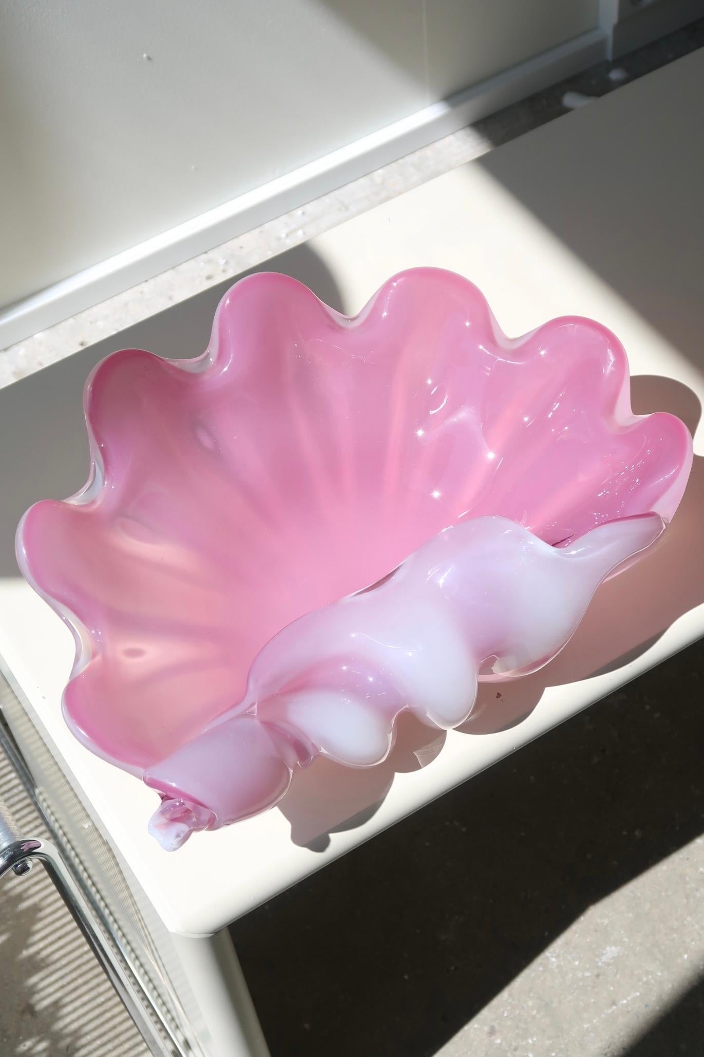 Huge vintage Murano clam bowl in bubble gum pink / pink alabaster glass. Mouth blown into a beautiful organic shape and a fantastic piece of craftsmanship. Handmade in Italy 1950s/60s.
L: 37 cm W: 26 cm H: 15 cm
Item 555.