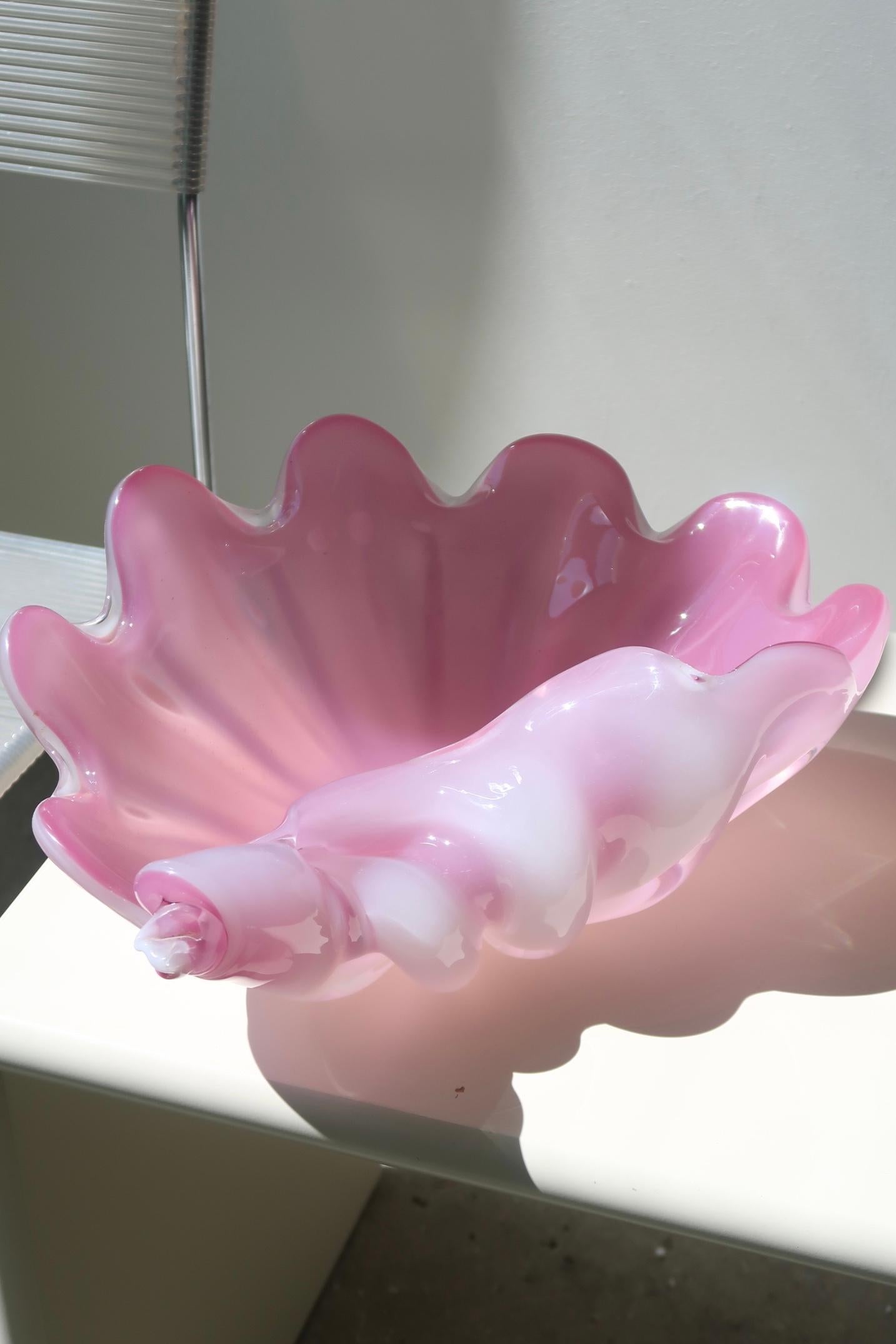 Huge Vintage Italian Murano 1960 Bubble Gum Pink Alabastro Shell Glass Bowl For Sale 3