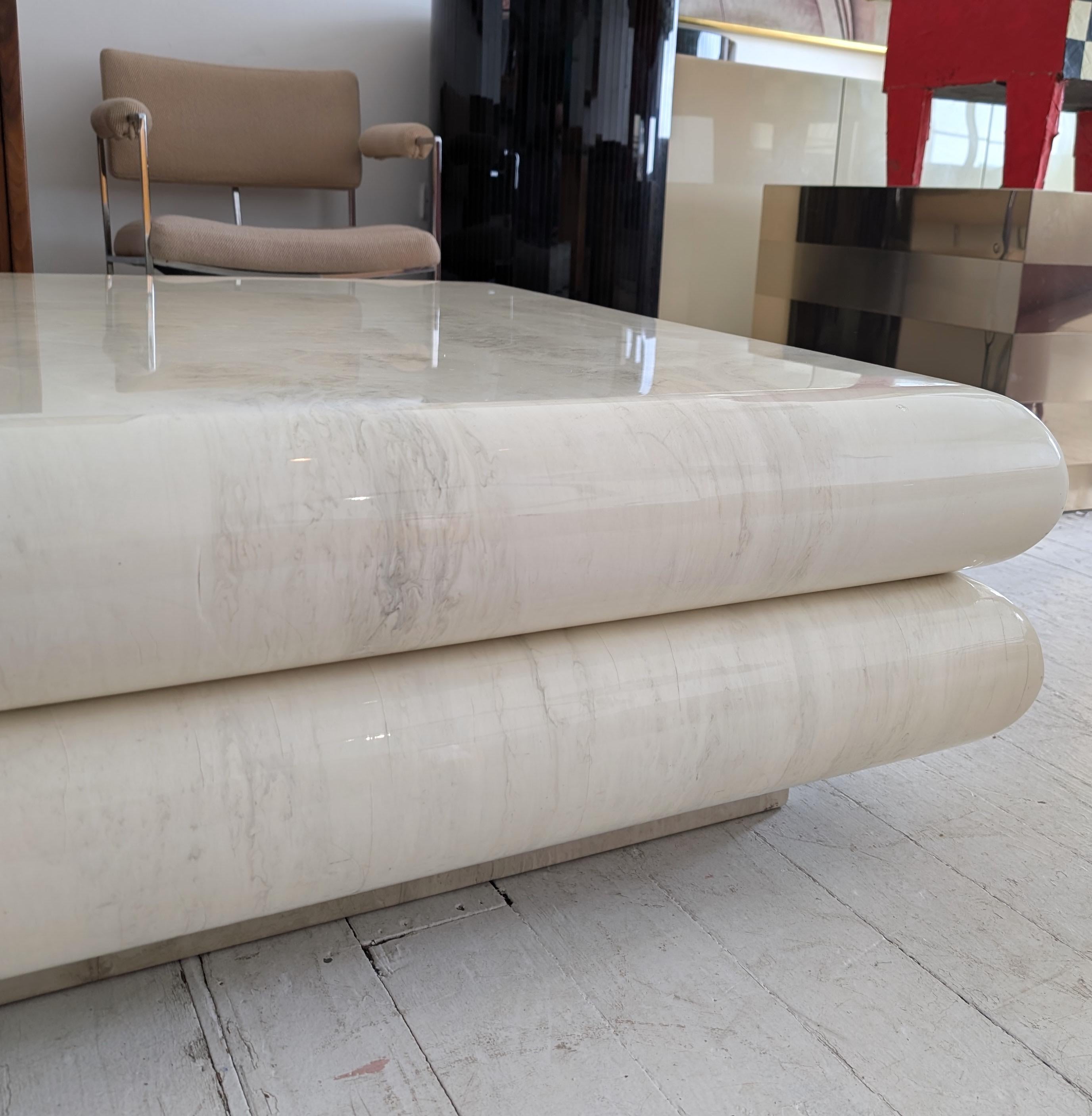 Huge vintage lacquered wood bullnose coffee table Italy 1980s Karl Springer styl en vente 11