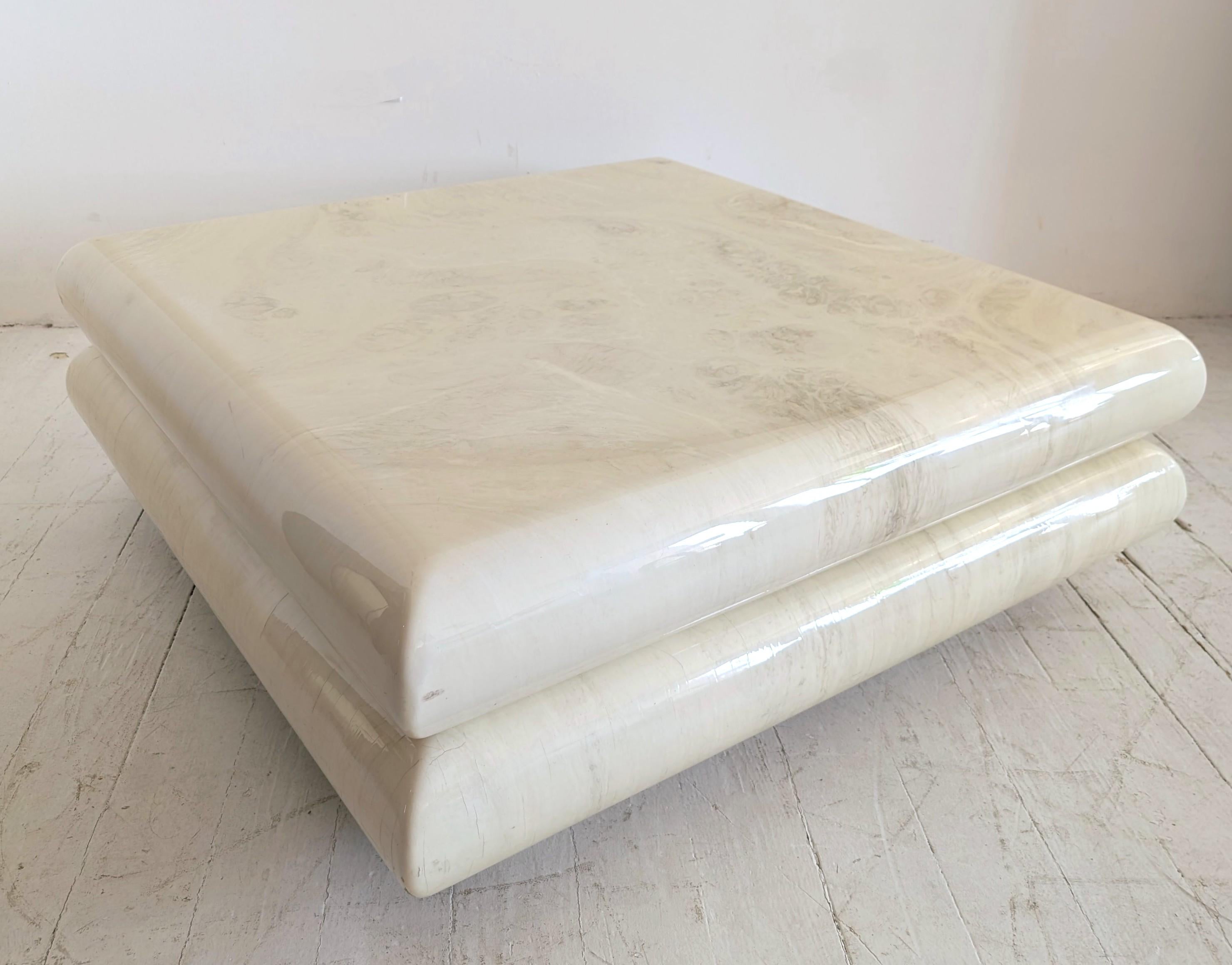 20ième siècle Huge vintage lacquered wood bullnose coffee table Italy 1980s Karl Springer styl en vente