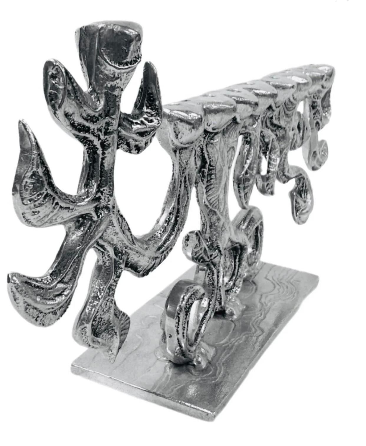 Huge Vintage Mid Century Modern Don Drumm Cast Aluminium Brutalist Monumentally Long Tree of Life Hanukkah Menorah.  Unterzeichnet 

Mit einer Länge von fast 16