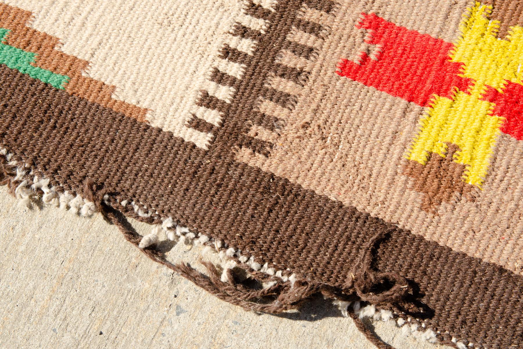 Grand tapis moderne The Moderns Kilim, années 1970 en vente 4