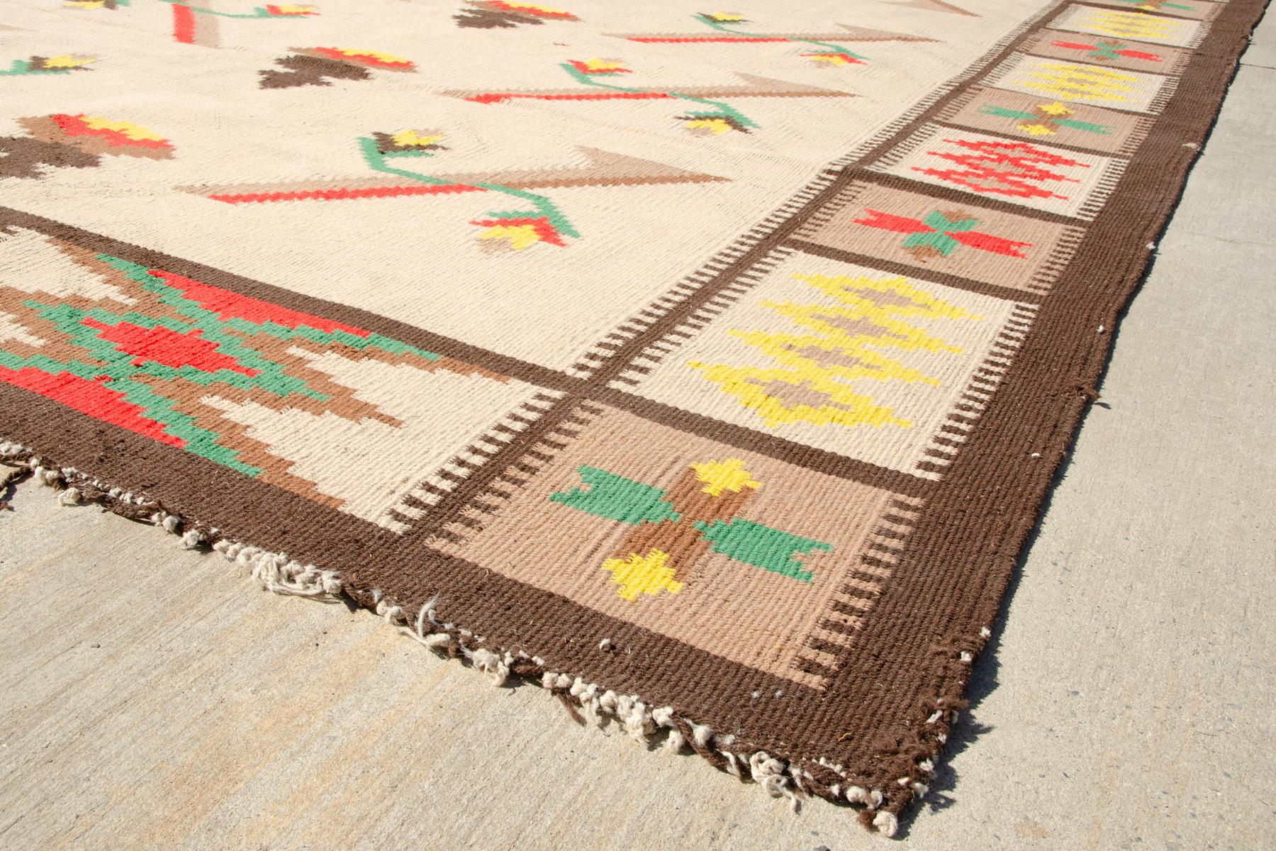 20ième siècle Grand tapis moderne The Moderns Kilim, années 1970 en vente
