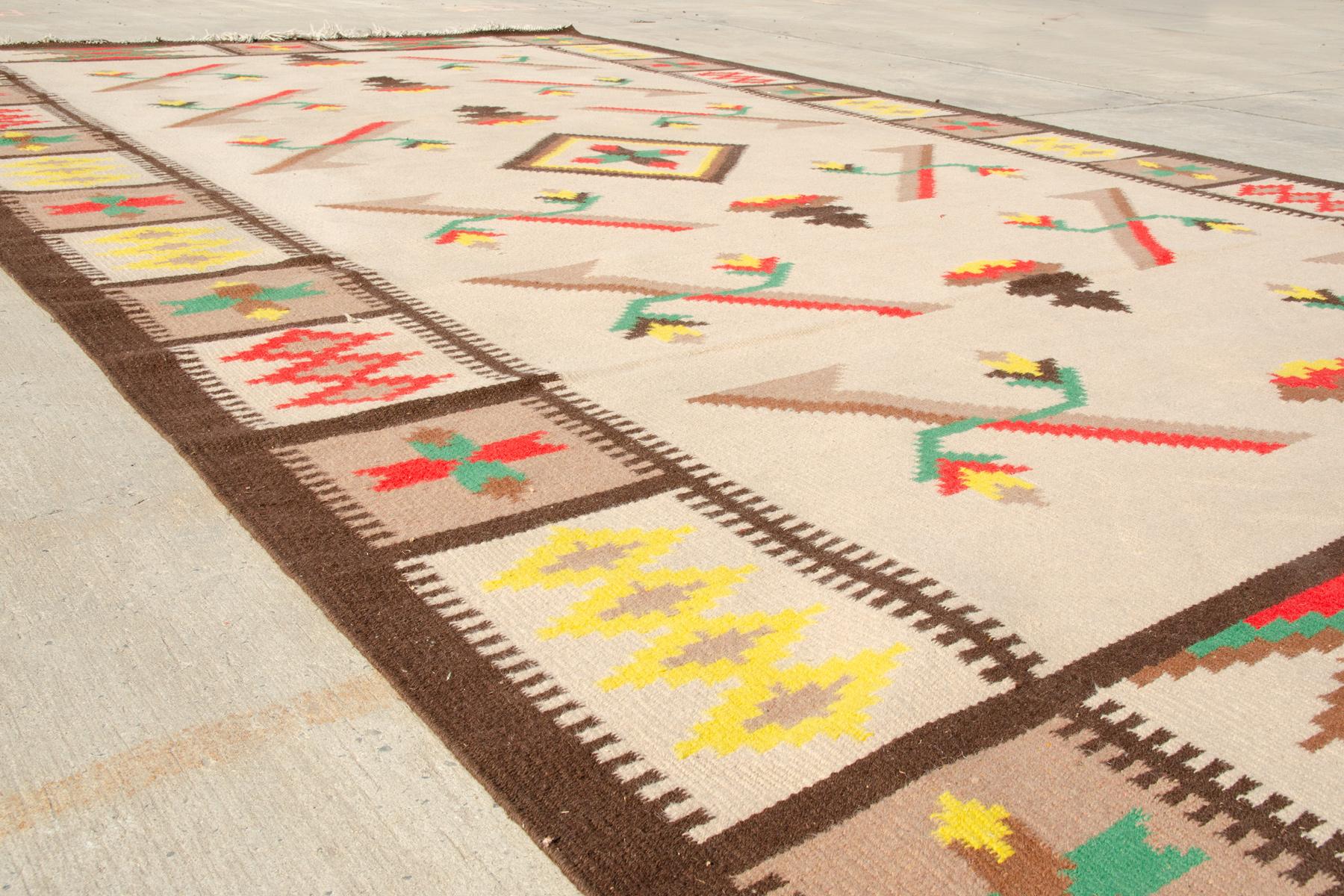 Tissu Grand tapis moderne The Moderns Kilim, années 1970 en vente