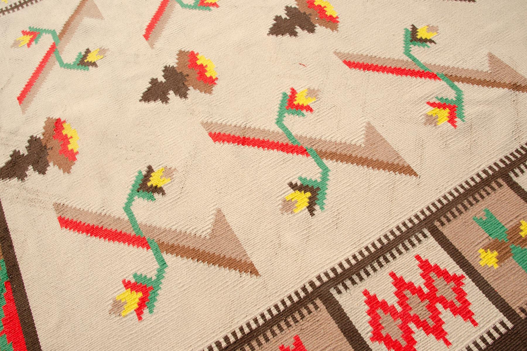 Grand tapis moderne The Moderns Kilim, années 1970 en vente 1