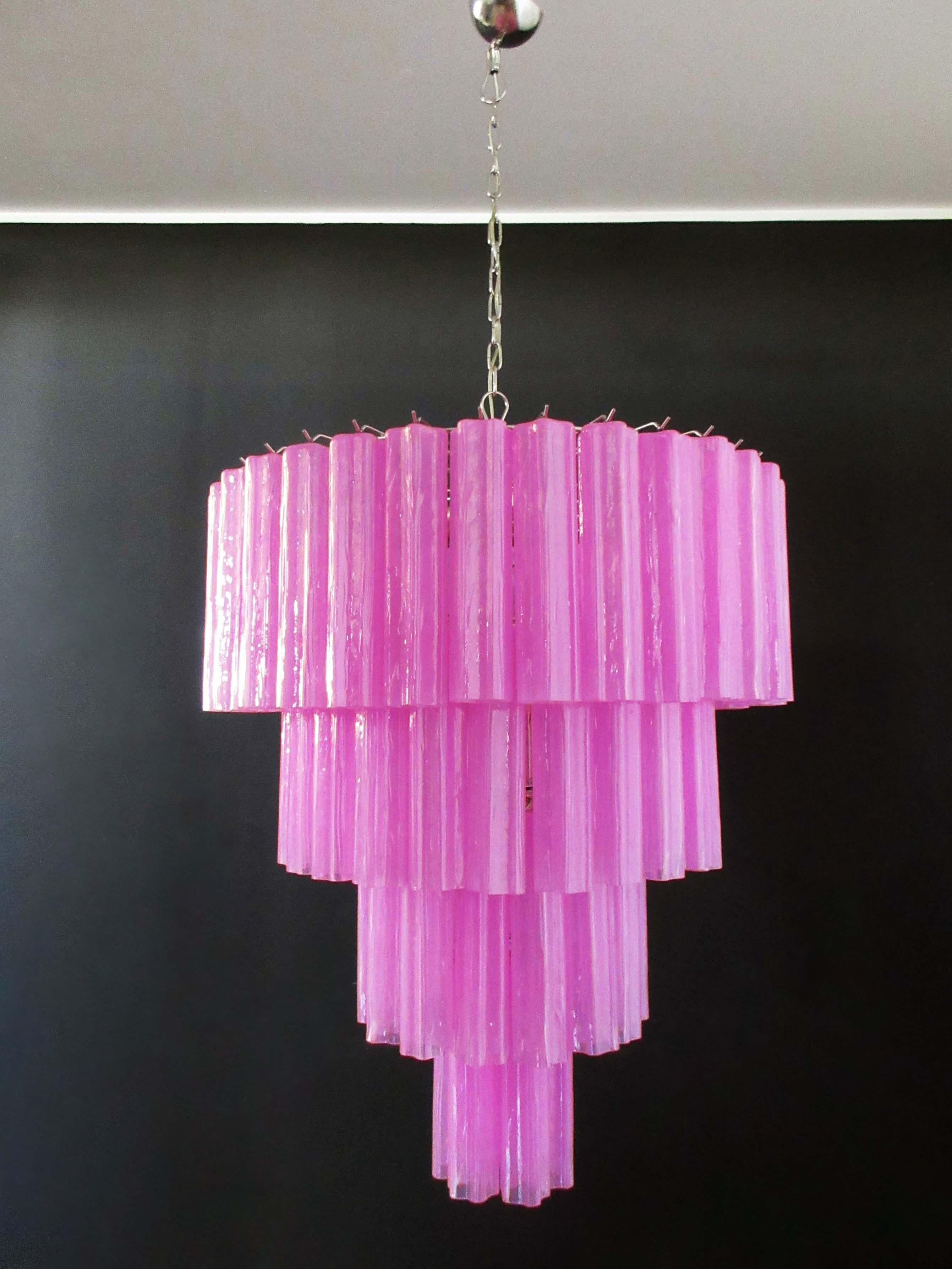 Italian vintage chandelier in Murano glass and nickel plated metal structure on 4 levels. The armor polished nickel supports 78 large pink fuxia silk glass tubes in a star shape.
Period: Late XX century
Dimensions: 70,90 inches (180 cm) height