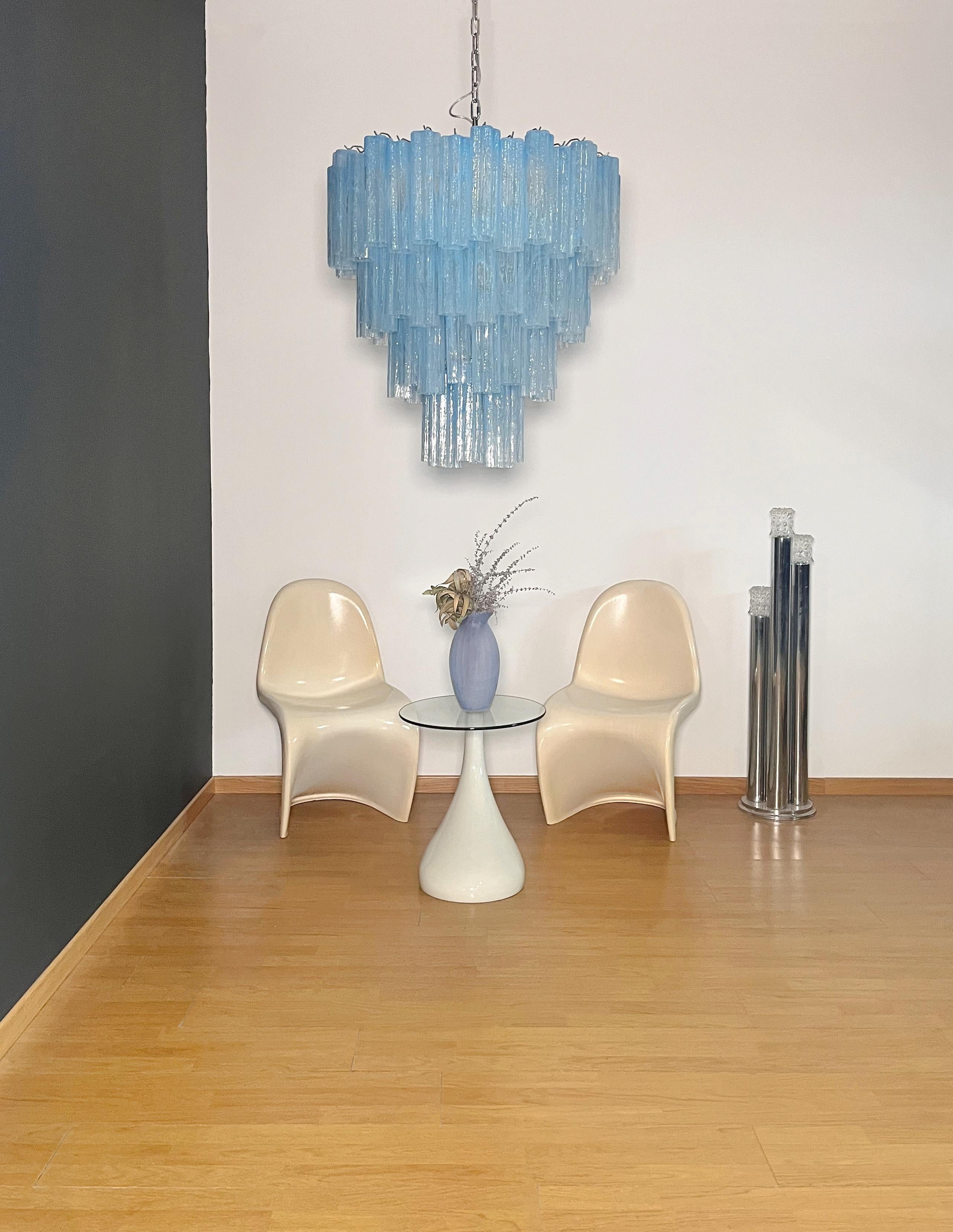 Enorme araña de cristal de Murano de época - 80 vidrios-vasos de alabastro azul Moderno de mediados de siglo en venta