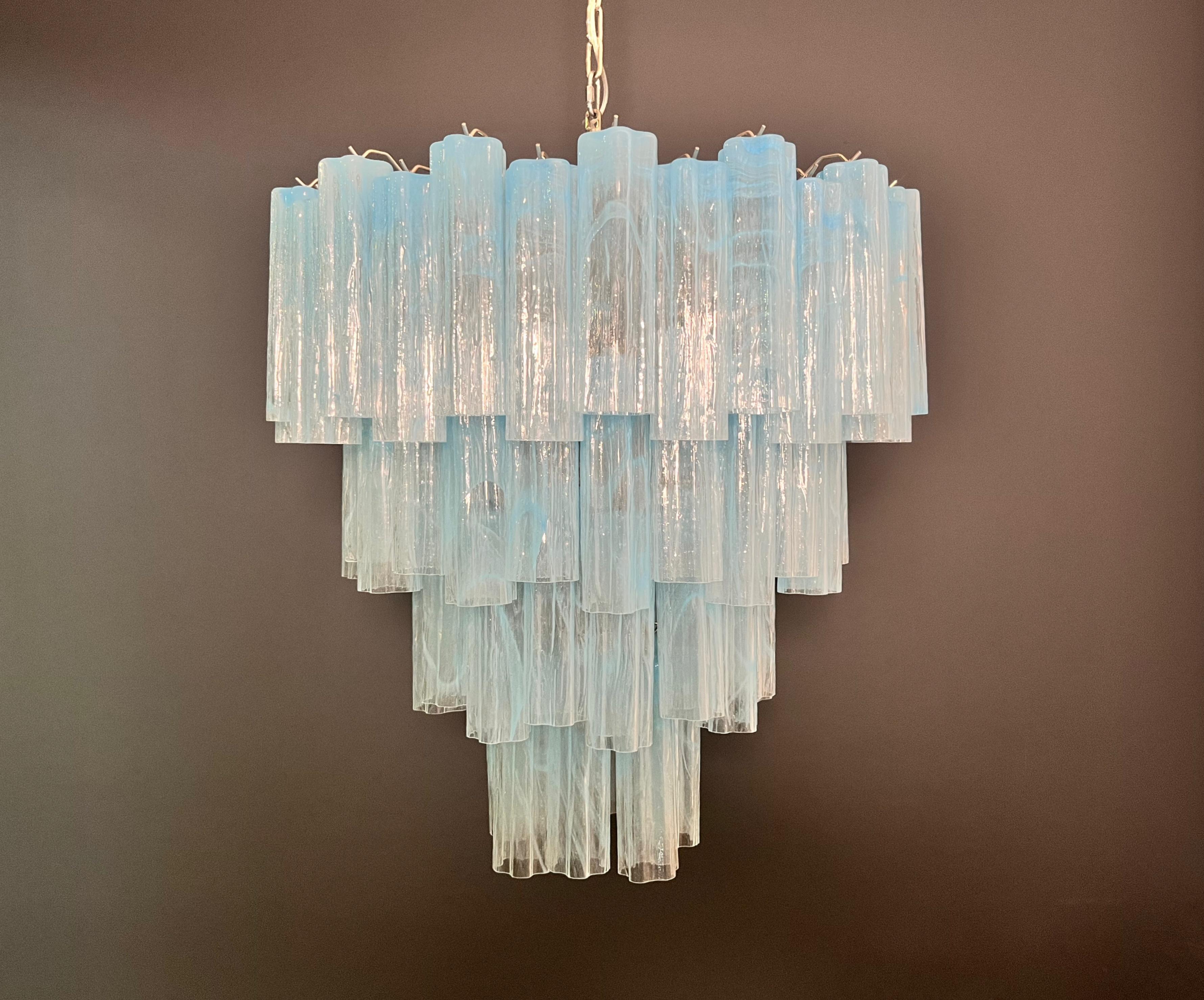 Enorme araña de cristal de Murano de época - 80 vidrios-vasos de alabastro azul Galvanizado en venta