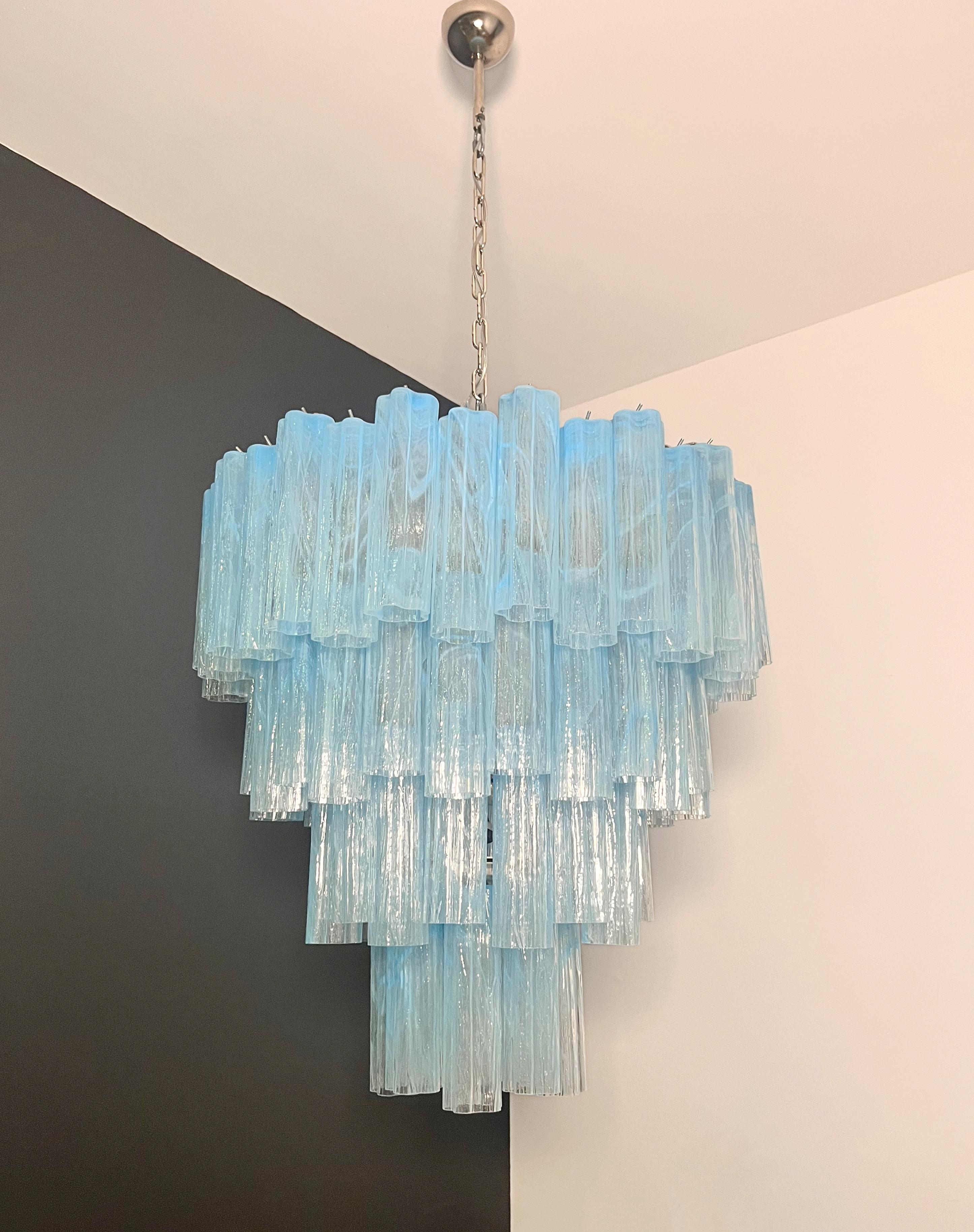 Enorme araña de cristal de Murano de época - 80 vidrios-vasos de alabastro azul Vidrio soplado en venta