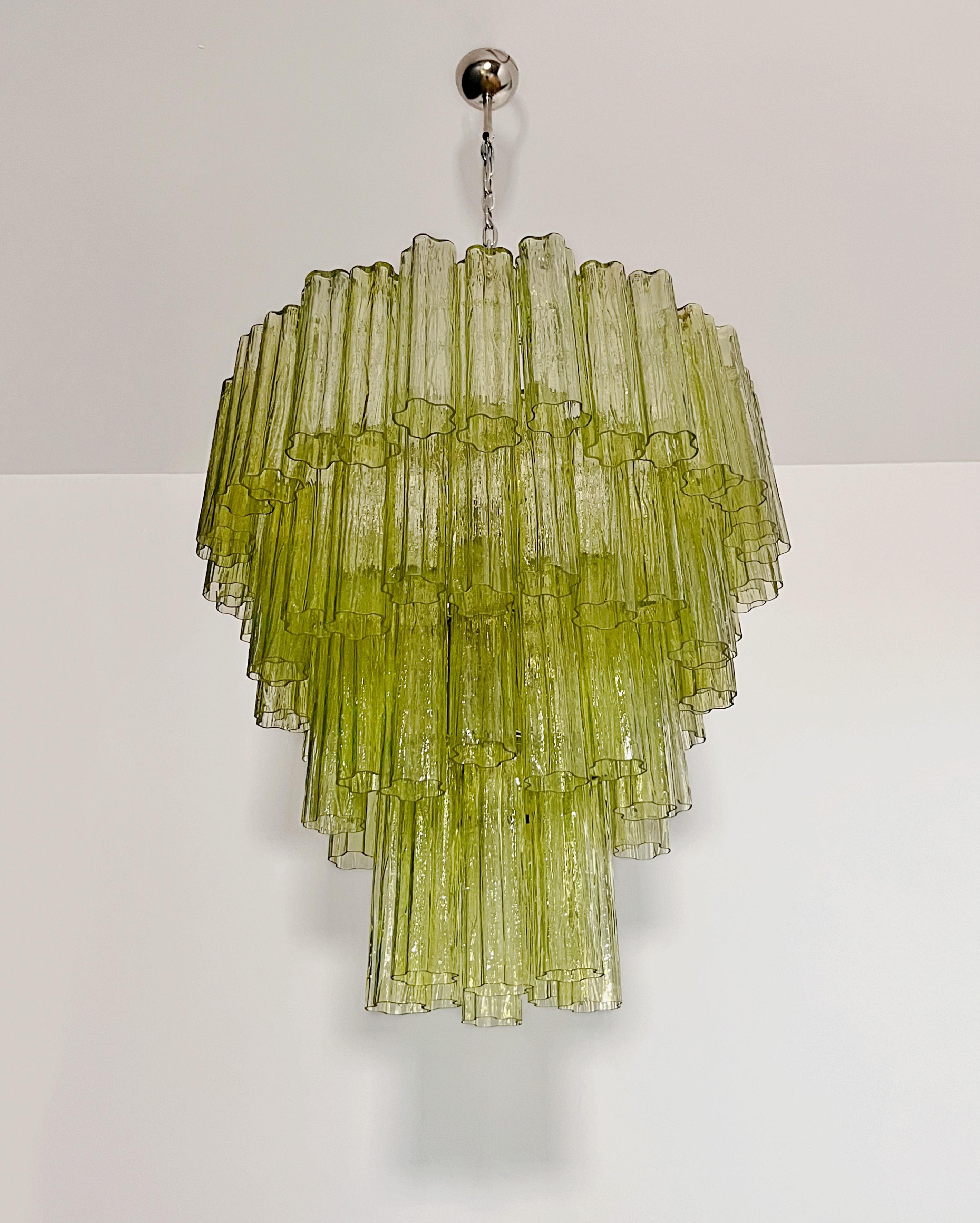 Enorme lampadario a strati in vetro di Murano d'epoca - 80 bicchieri - colore verde in vendita 2