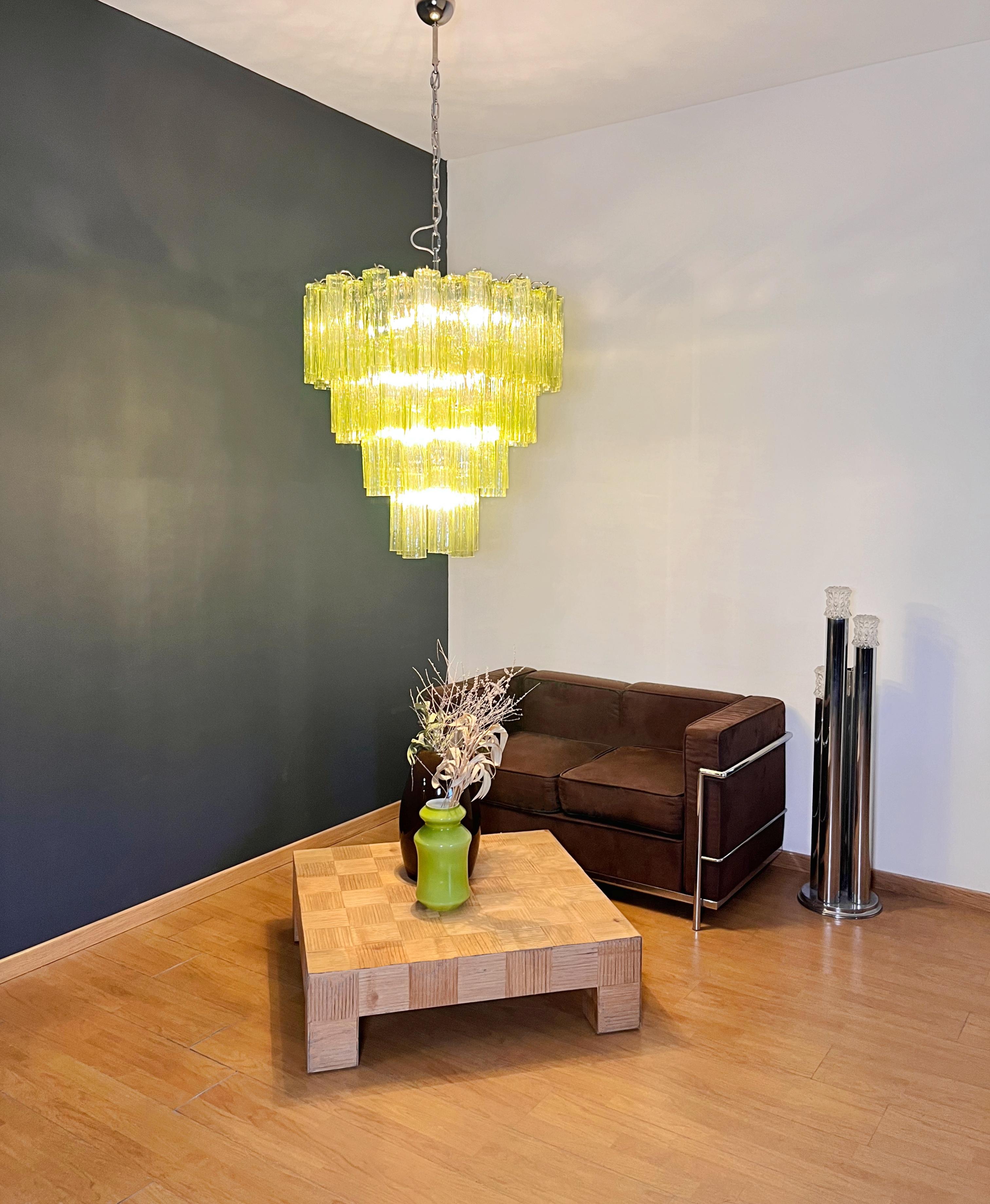 Enorme lampadario a strati in vetro di Murano d'epoca - 80 bicchieri - colore verde in vendita 3
