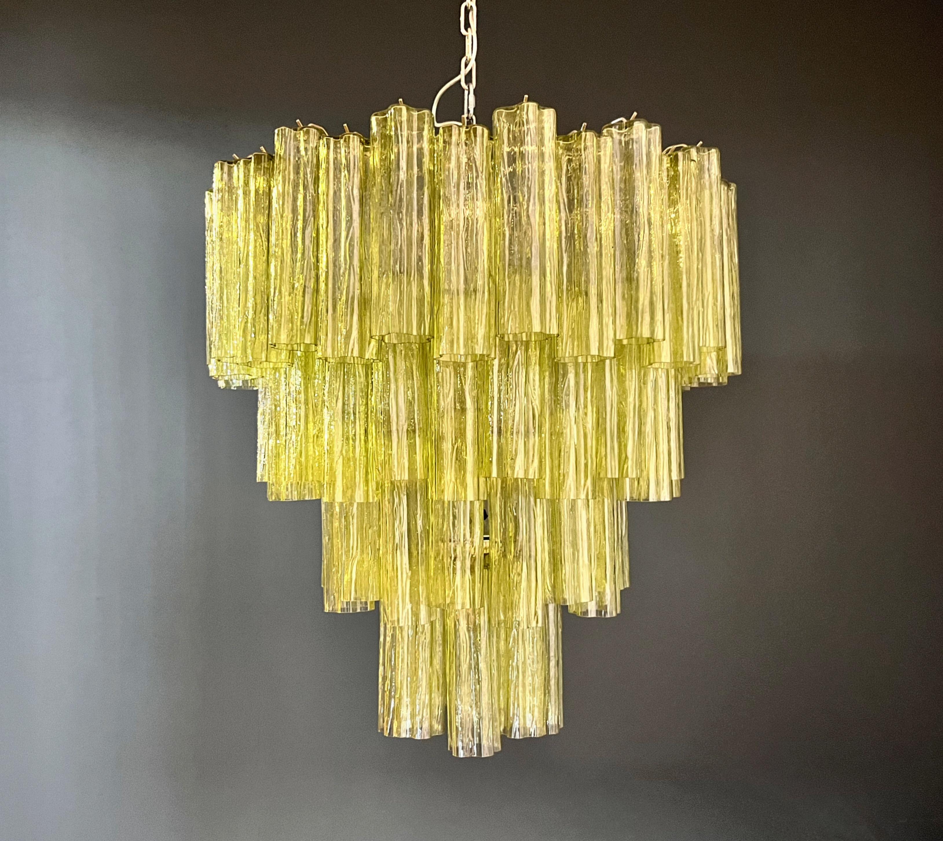 Galvanizzato Enorme lampadario a strati in vetro di Murano d'epoca - 80 bicchieri - colore verde in vendita