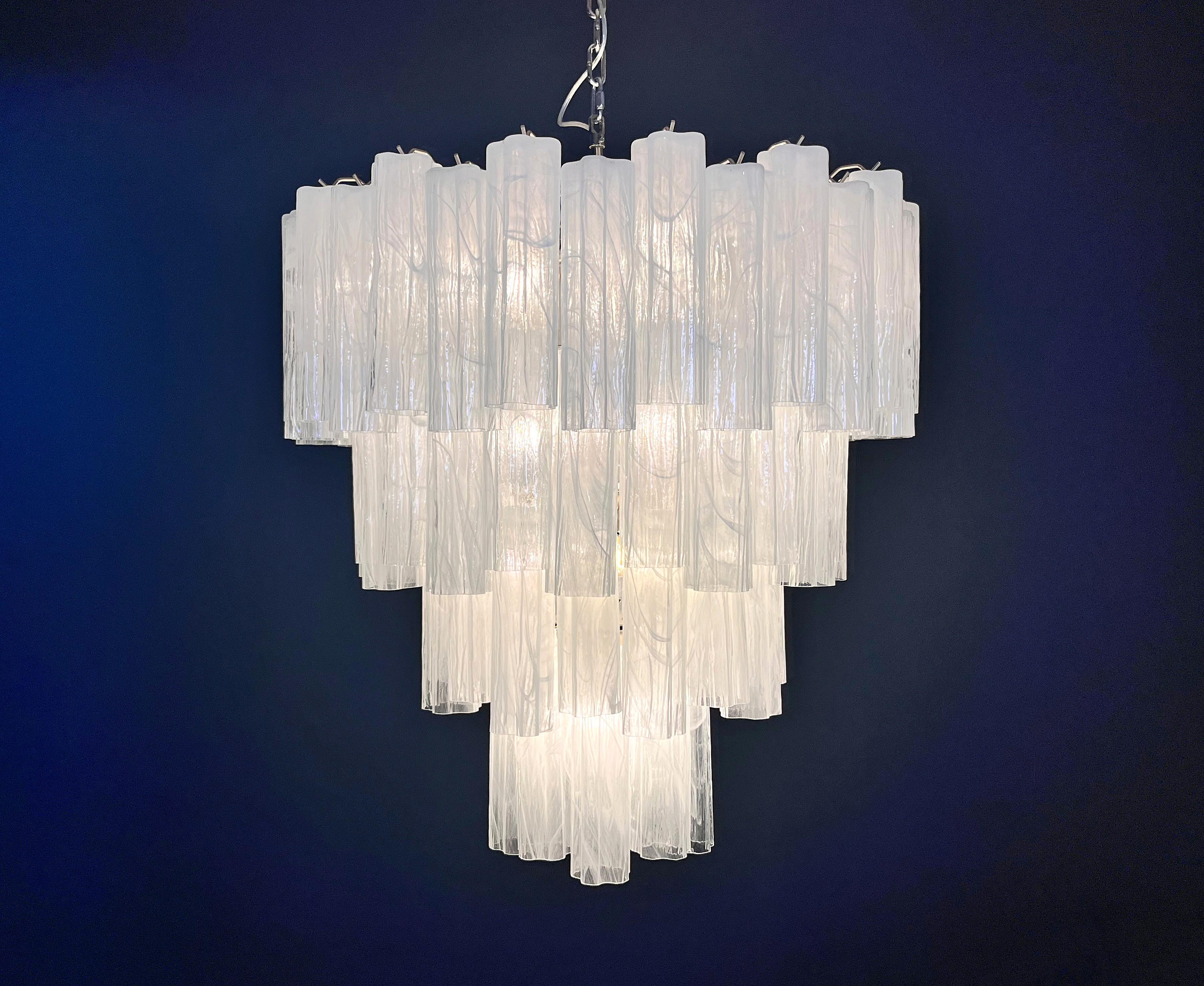 Enorme lampadario a gradini in vetro di Murano d'epoca - 80 bicchieri-bianco alabastro in vendita 2