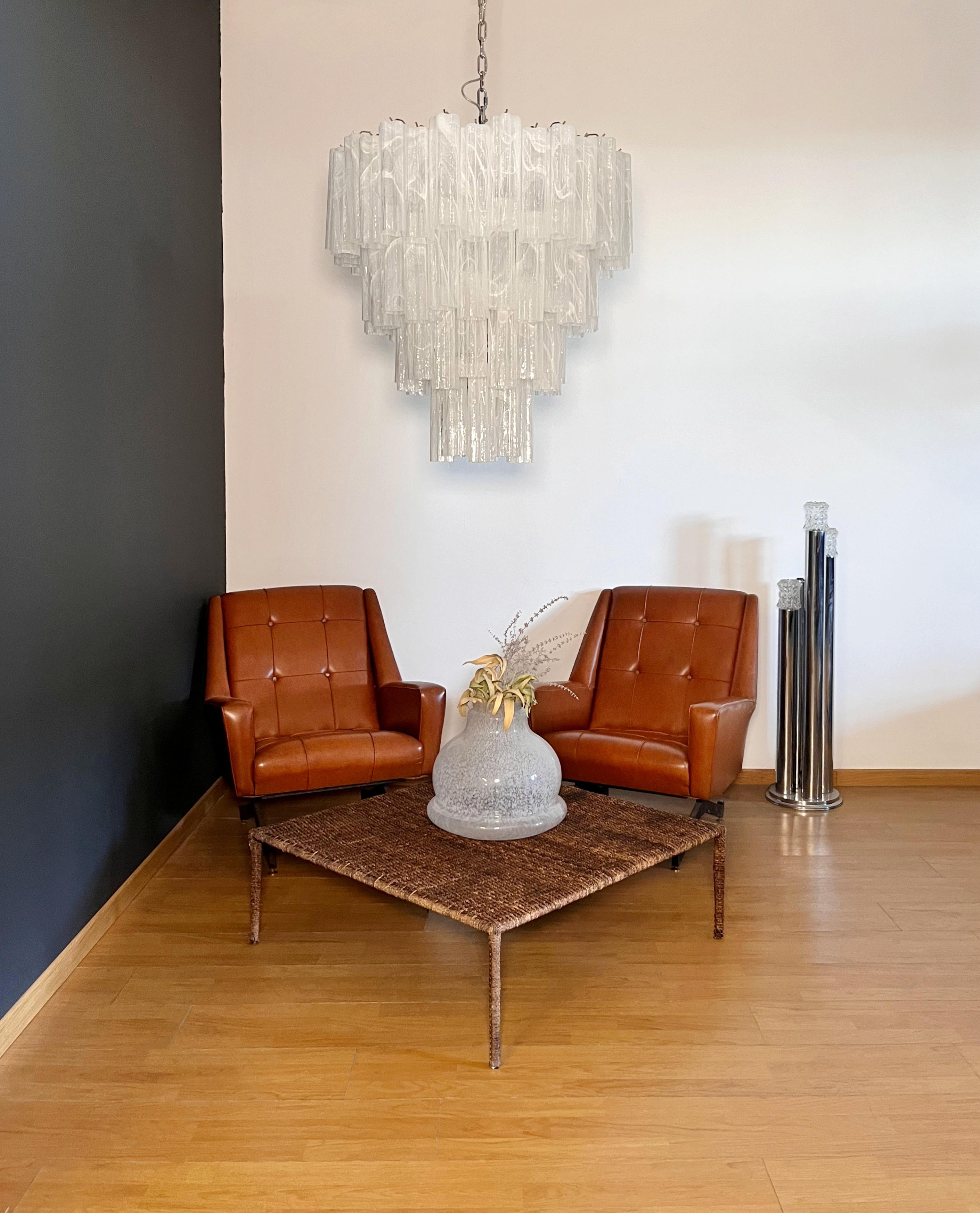 Mid-Century moderno Enorme lampadario a gradini in vetro di Murano d'epoca - 80 bicchieri-bianco alabastro in vendita