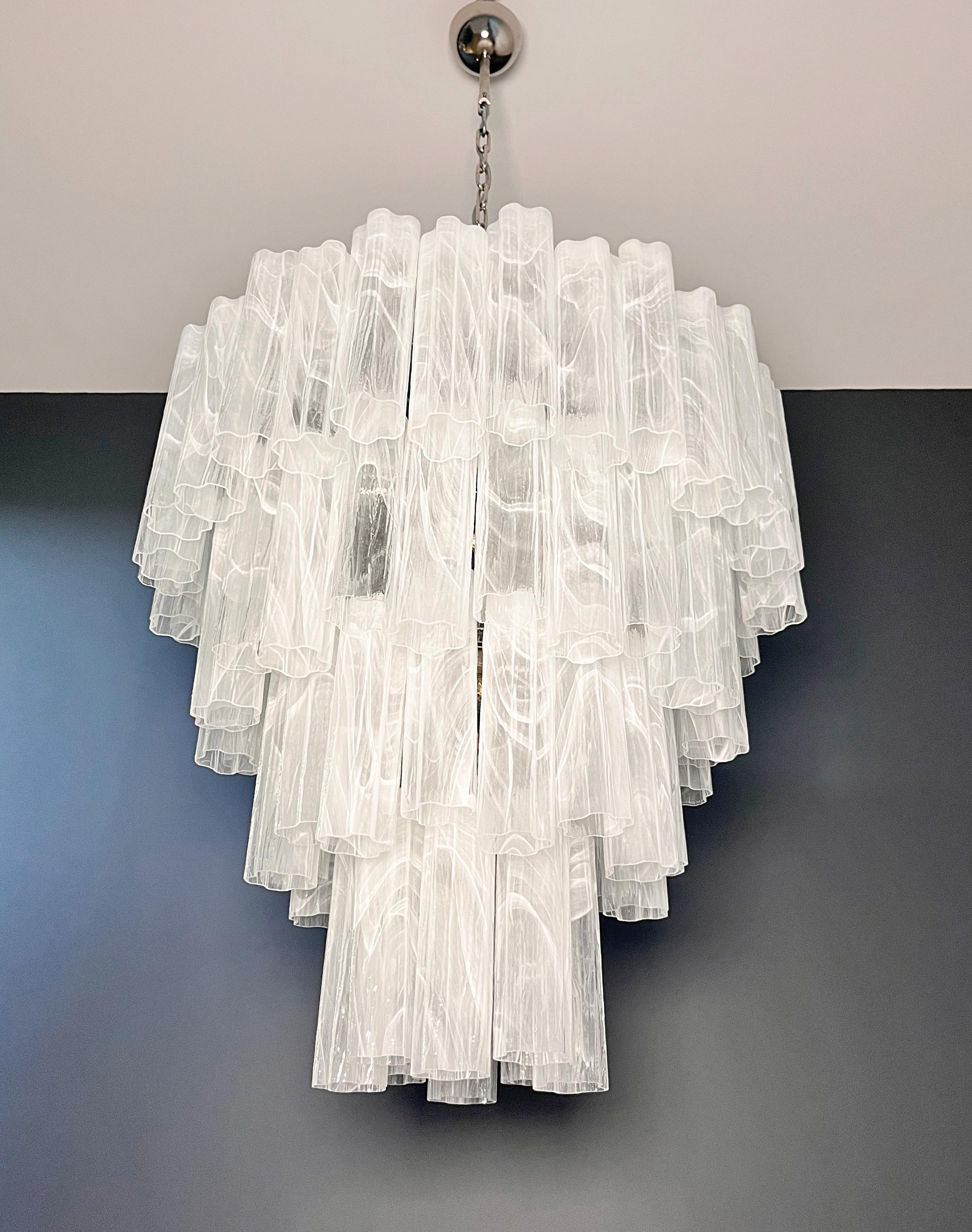 Enorme lampadario a gradini in vetro di Murano d'epoca - 80 bicchieri-bianco alabastro In condizioni buone in vendita a Gaiarine Frazione Francenigo (TV), IT
