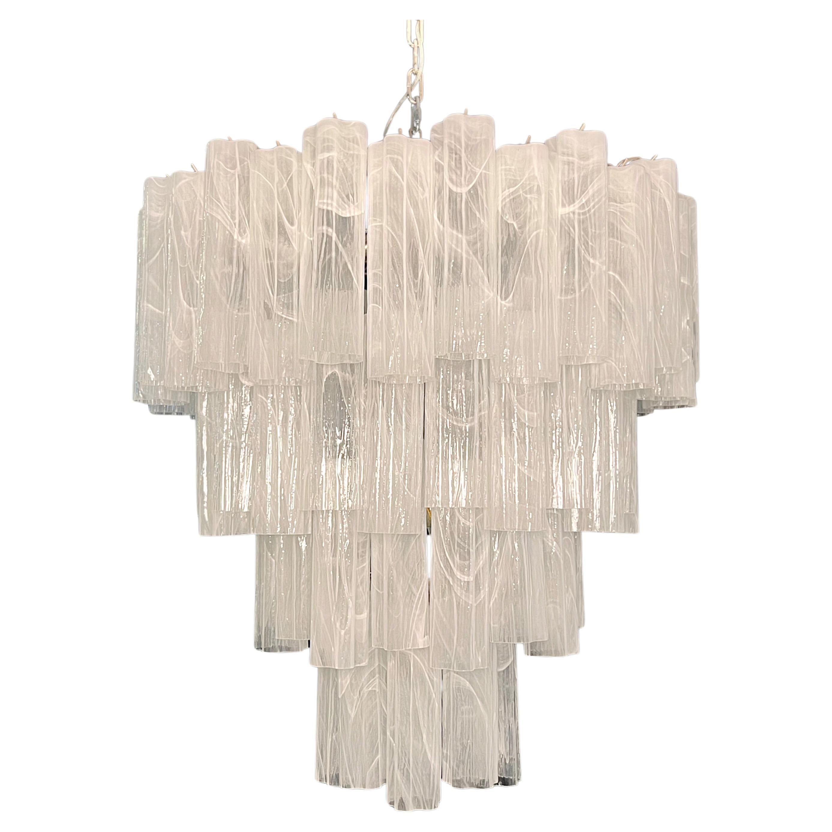 Enorme lampadario a gradini in vetro di Murano d
epoca - 80 bicchieri-bianco alabastro